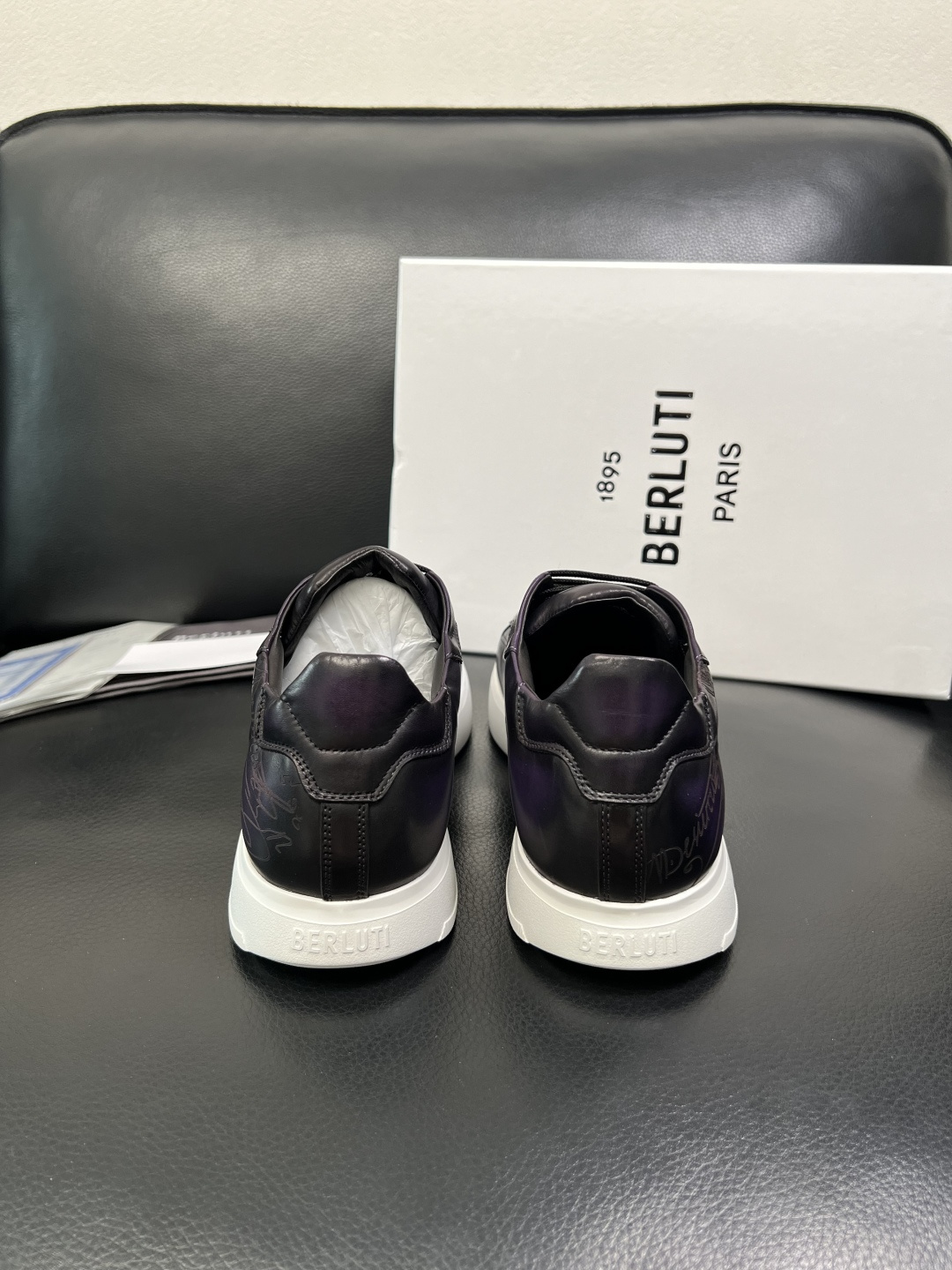 Berluti 高品质 顶级工艺品 布鲁提 专柜同步发售原厂配置，意大利进口牛皮面料，全进口水染牛皮里垫