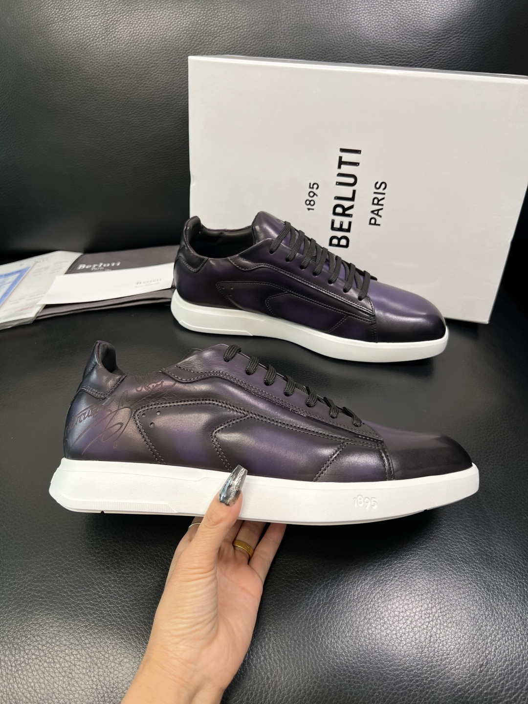 Berluti 高品质 顶级工艺品 布鲁提 专柜同步发售原厂配置，意大利进口牛皮面料，全进口水染牛皮里垫
