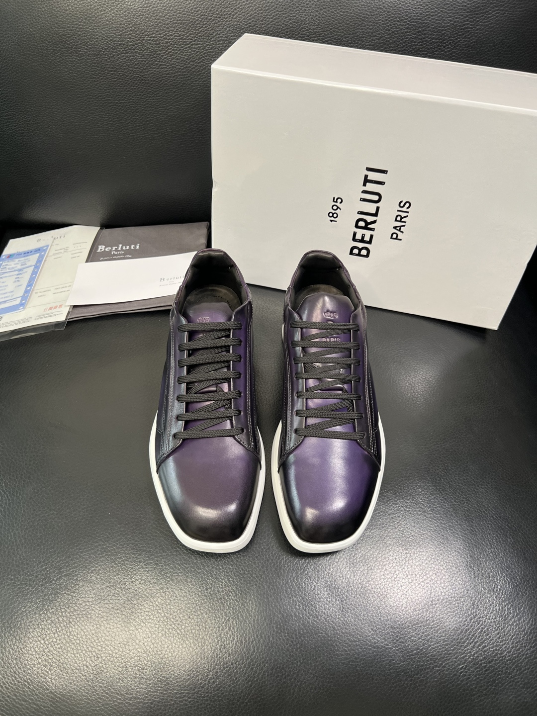 Berluti 高品质 顶级工艺品 布鲁提 专柜同步发售原厂配置，意大利进口牛皮面料，全进口水染牛皮里垫