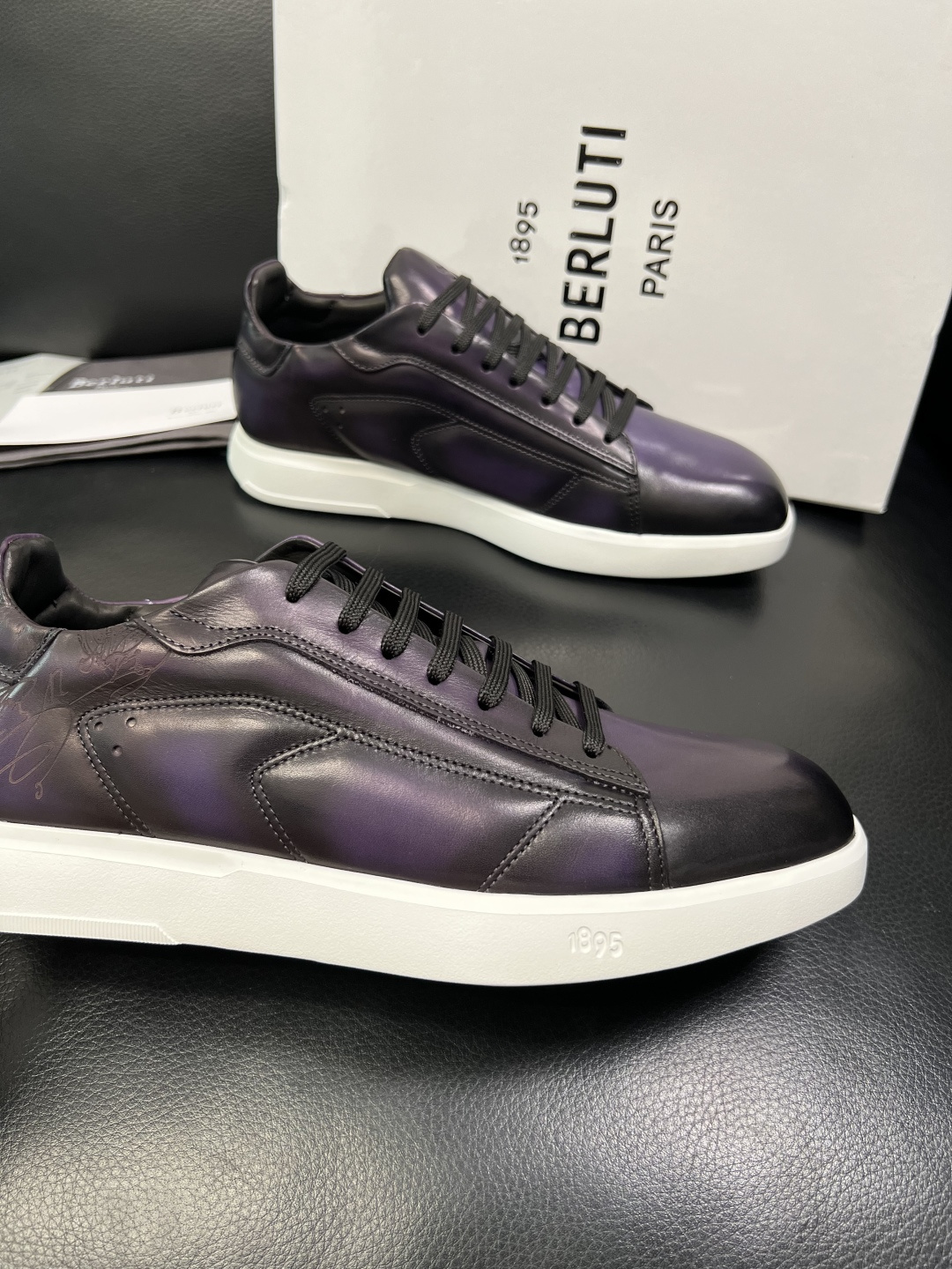 Berluti 高品质 顶级工艺品 布鲁提 专柜同步发售原厂配置，意大利进口牛皮面料，全进口水染牛皮里垫