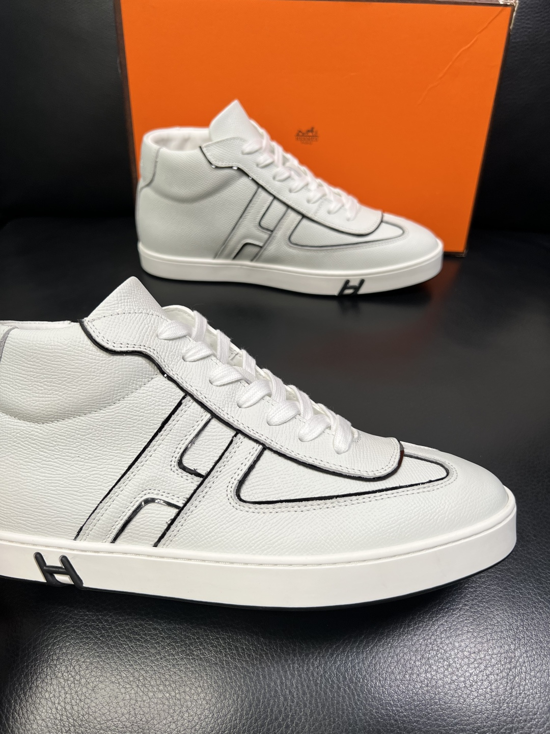 Hermes 高品质 顶级代购 爱马仕 专柜同步发售原厂配置，意大利进口原版牛皮面料，高品质拼接工艺，全