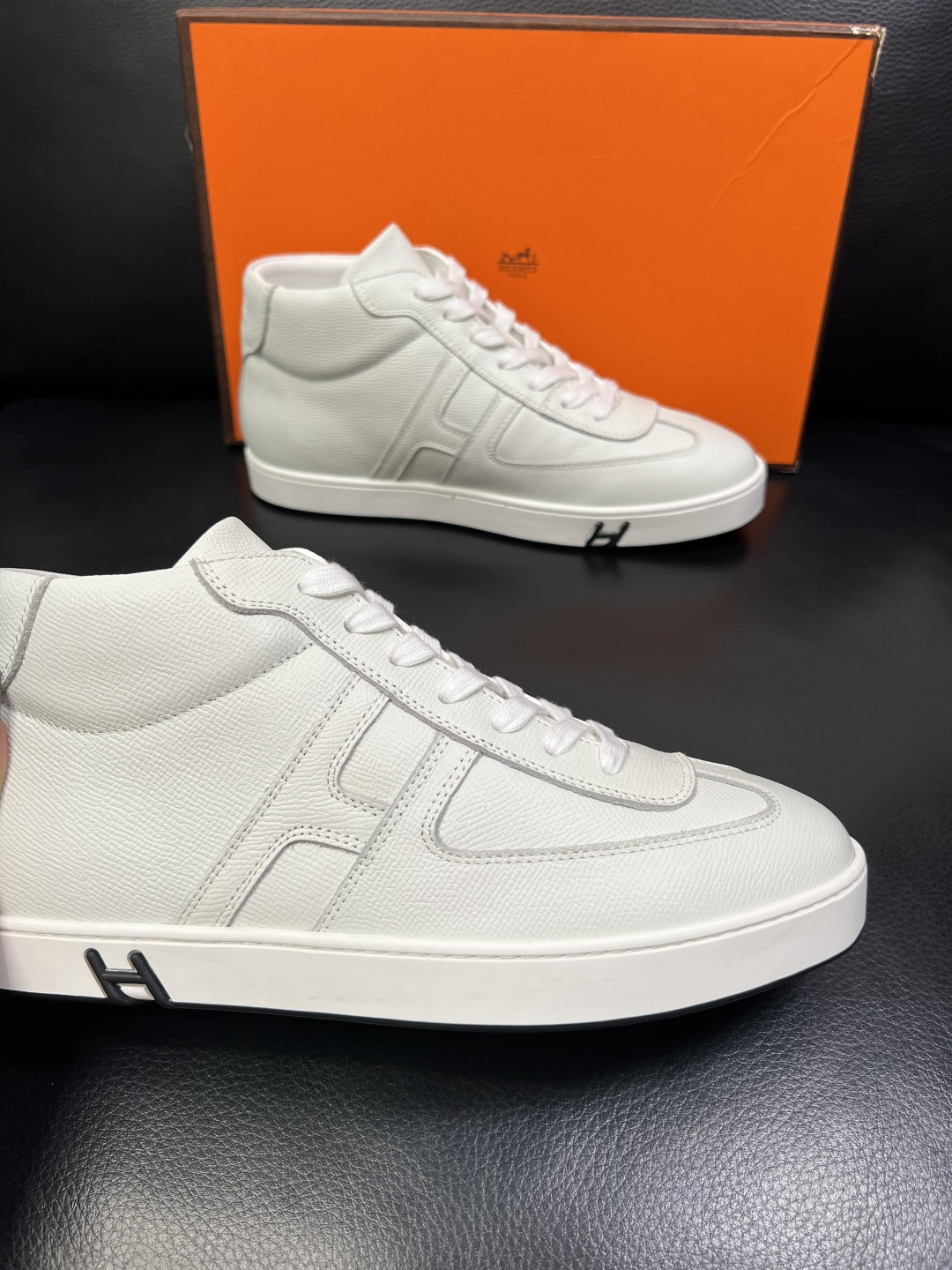 Hermes 高品质 顶级代购 爱马仕 专柜同步发售原厂配置，意大利进口原版牛皮面料，高品质拼接工艺，全