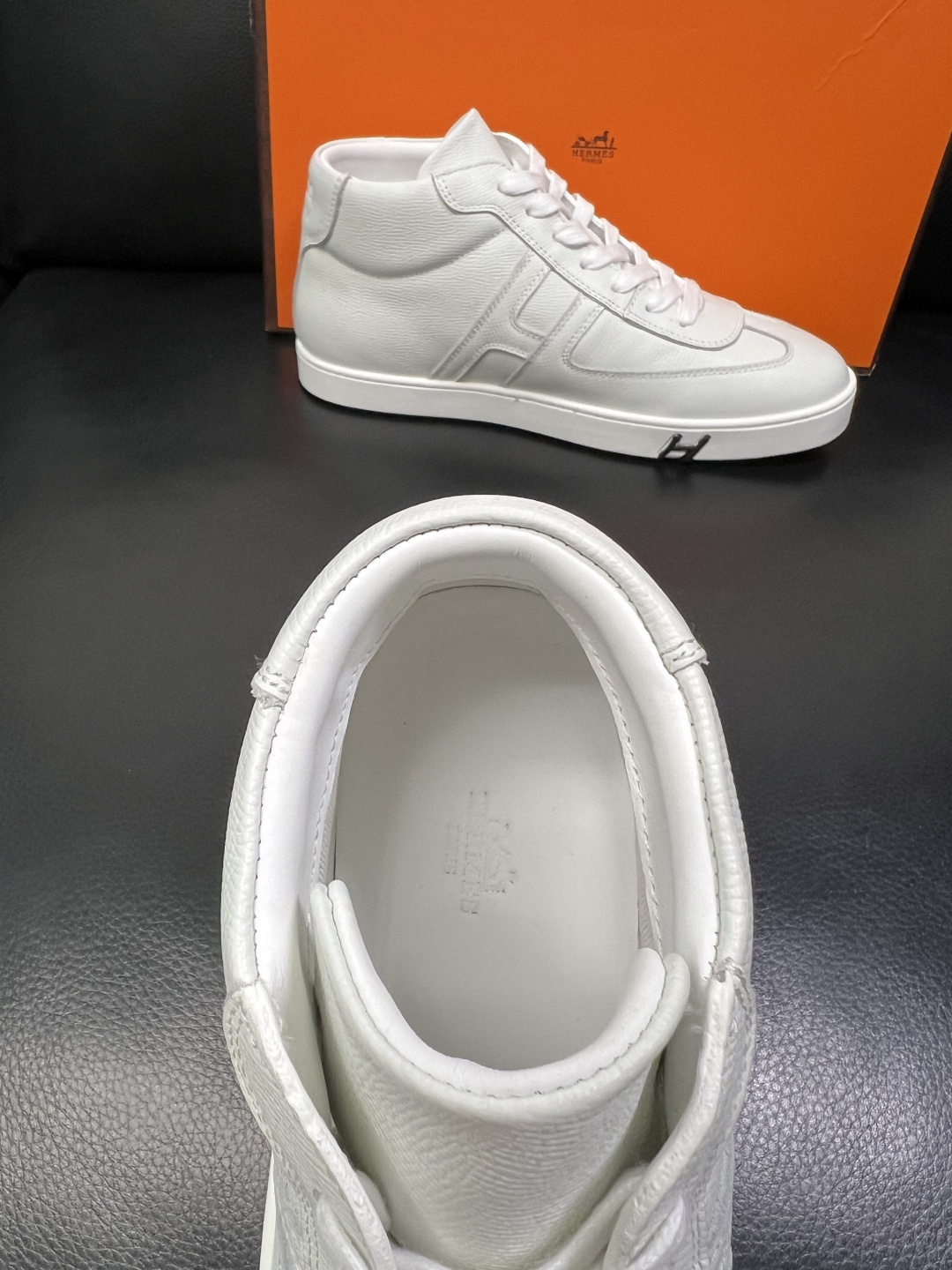 Hermes 高品质 顶级代购 爱马仕 专柜同步发售原厂配置，意大利进口原版牛皮面料，高品质拼接工艺，全