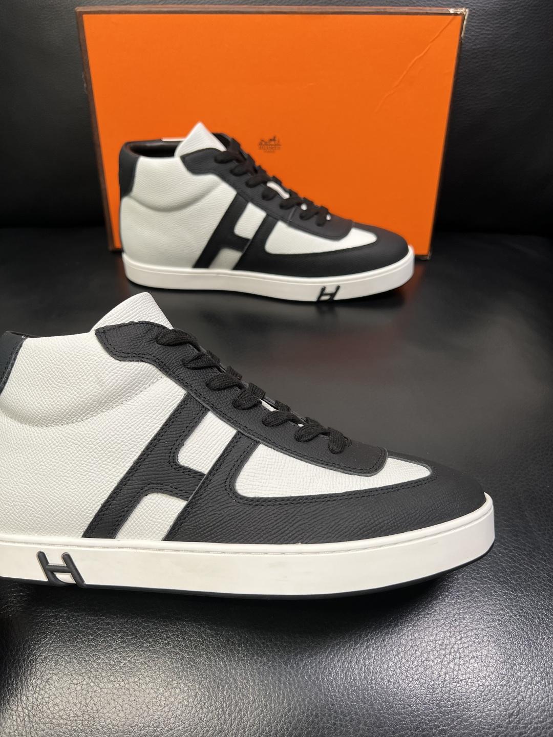 Hermes 高品质 顶级代购 爱马仕 专柜同步发售原厂配置，意大利进口原版牛皮面料，高品质拼接工艺，全