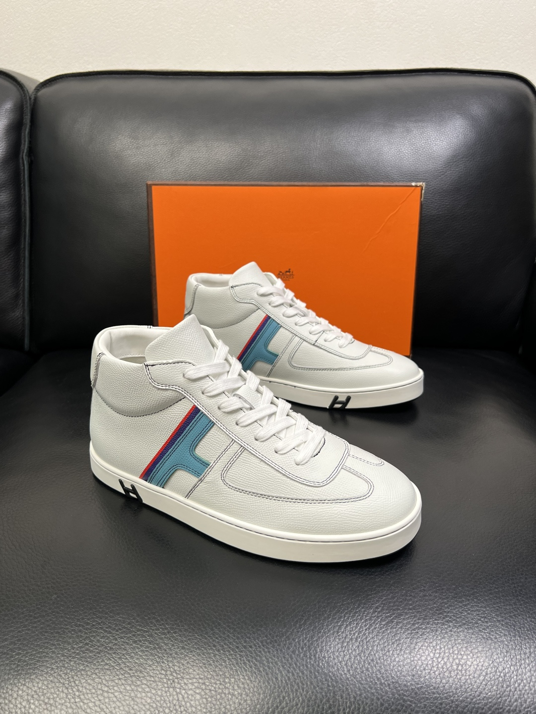 Hermes 高品质 顶级代购 爱马仕 专柜同步发售原厂配置，意大利进口原版牛皮面料，高品质拼接工艺，全