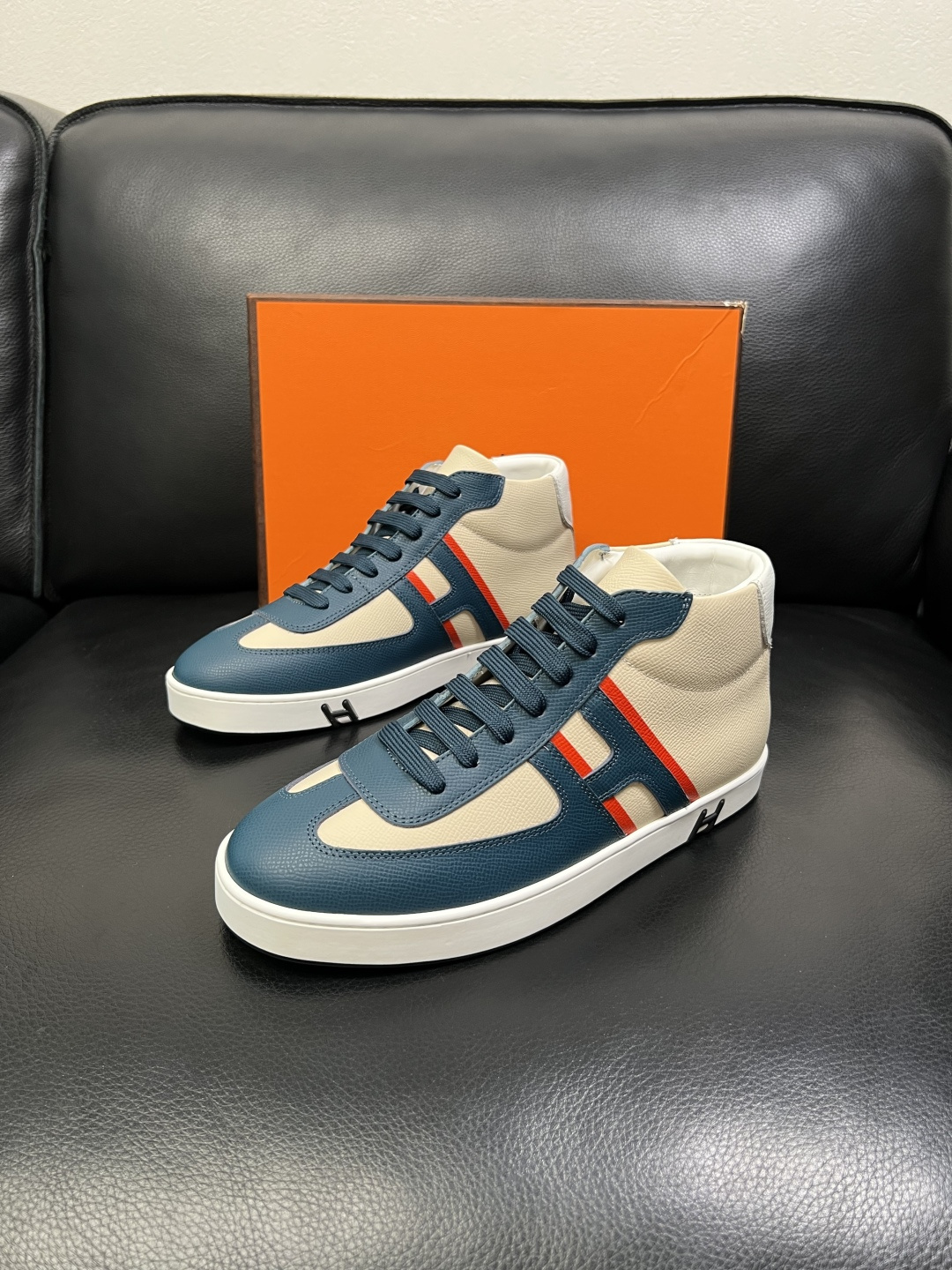 Hermes 高品质 顶级代购 爱马仕 专柜同步发售原厂配置，意大利进口原版牛皮面料，高品质拼接工艺，全