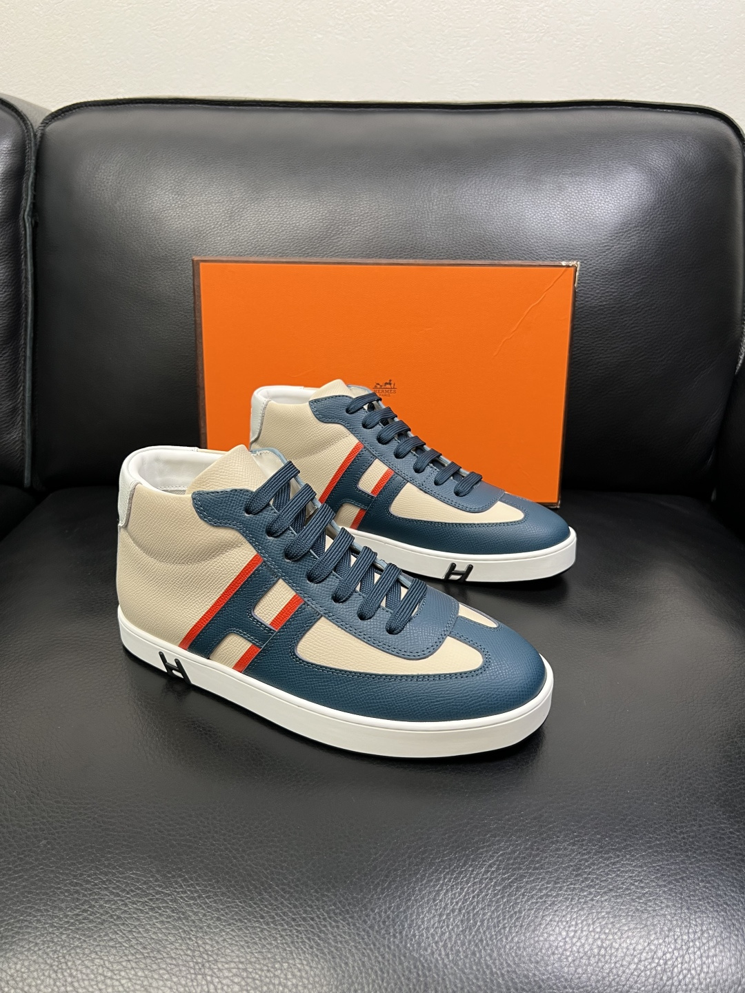 Hermes 高品质 顶级代购 爱马仕 专柜同步发售原厂配置，意大利进口原版牛皮面料，高品质拼接工艺，全