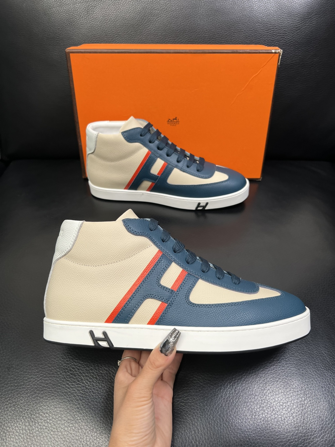 Hermes 高品质 顶级代购 爱马仕 专柜同步发售原厂配置，意大利进口原版牛皮面料，高品质拼接工艺，全