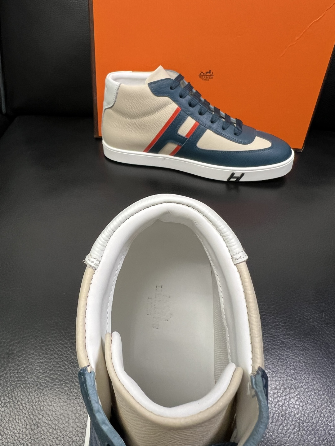 Hermes 高品质 顶级代购 爱马仕 专柜同步发售原厂配置，意大利进口原版牛皮面料，高品质拼接工艺，全