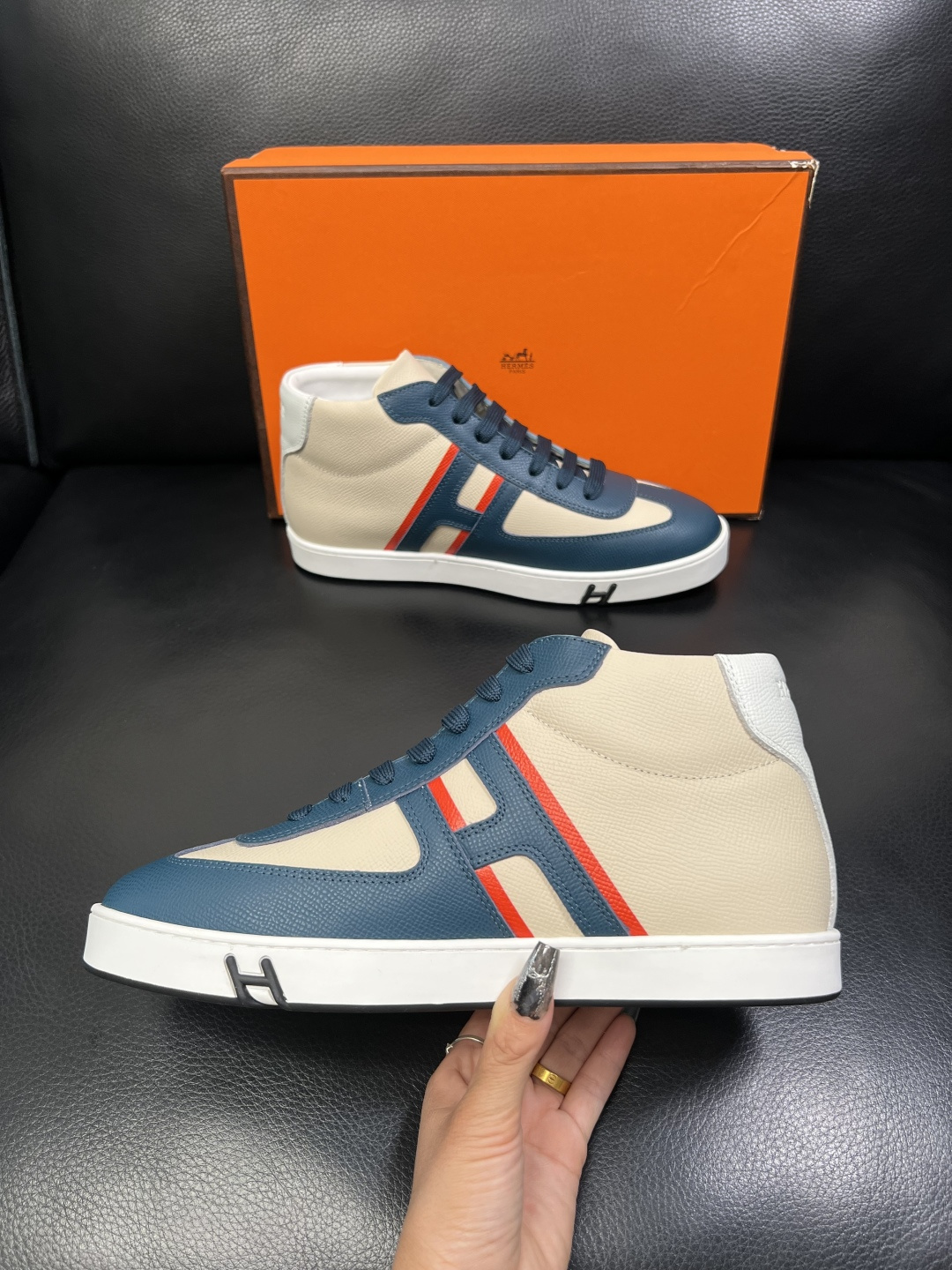 Hermes 高品质 顶级代购 爱马仕 专柜同步发售原厂配置，意大利进口原版牛皮面料，高品质拼接工艺，全