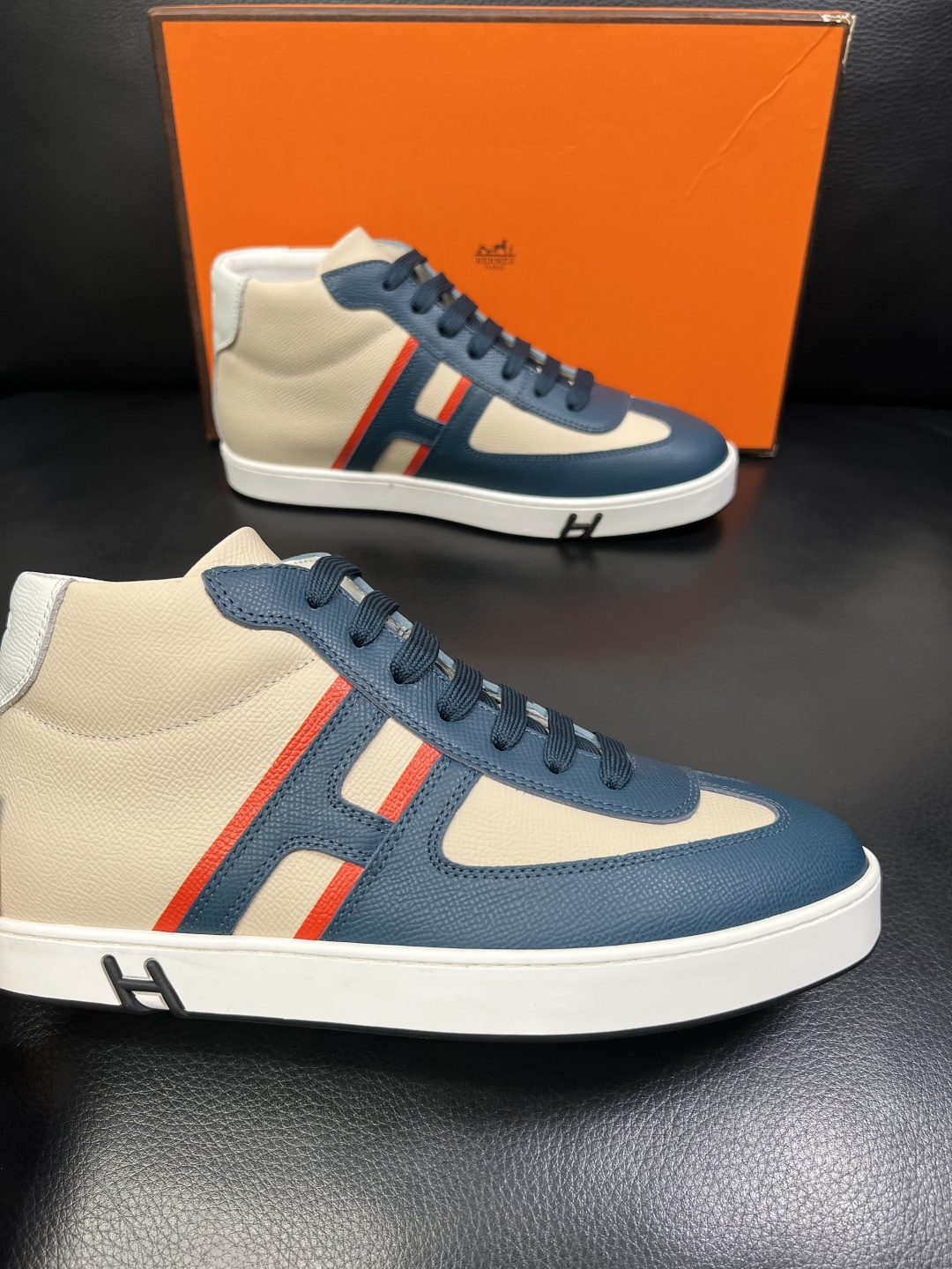 Hermes 高品质 顶级代购 爱马仕 专柜同步发售原厂配置，意大利进口原版牛皮面料，高品质拼接工艺，全