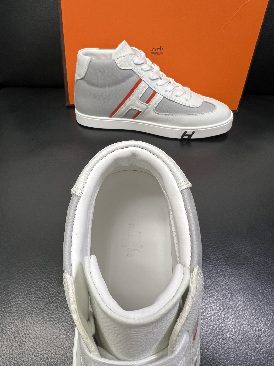 Hermes 高品质 顶级代购 爱马仕 专柜同步发售原厂配置，意大利进口原版牛皮面料，高品质拼接工艺，全