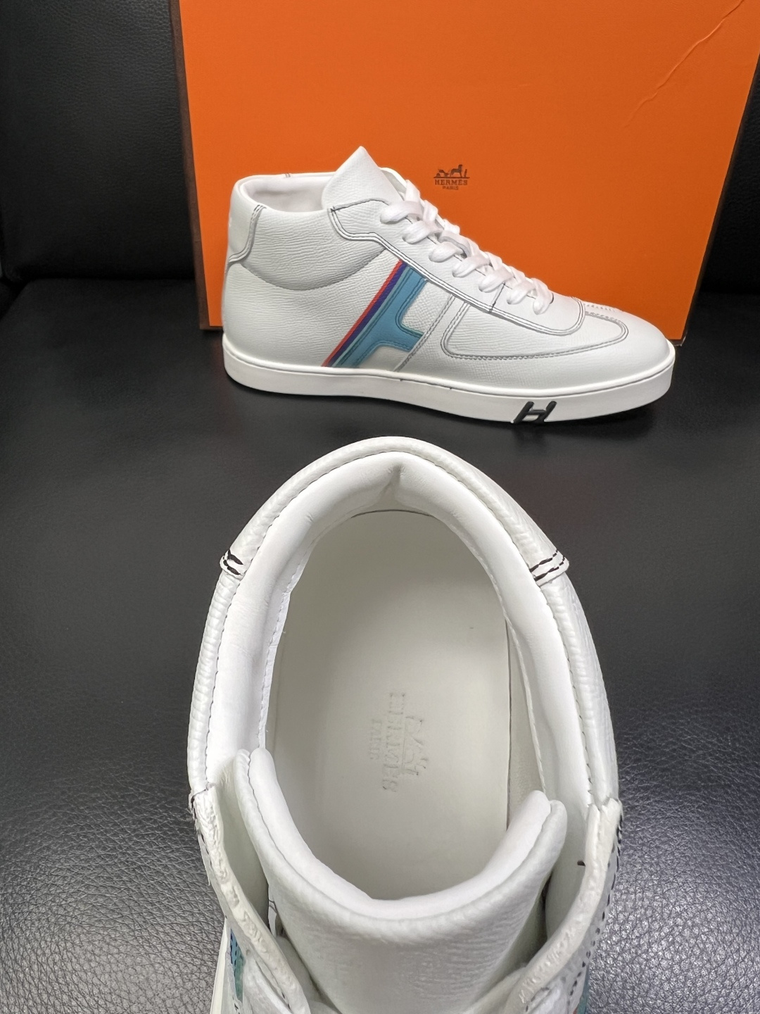 Hermes 高品质 顶级代购 爱马仕 专柜同步发售原厂配置，意大利进口原版牛皮面料，高品质拼接工艺，全