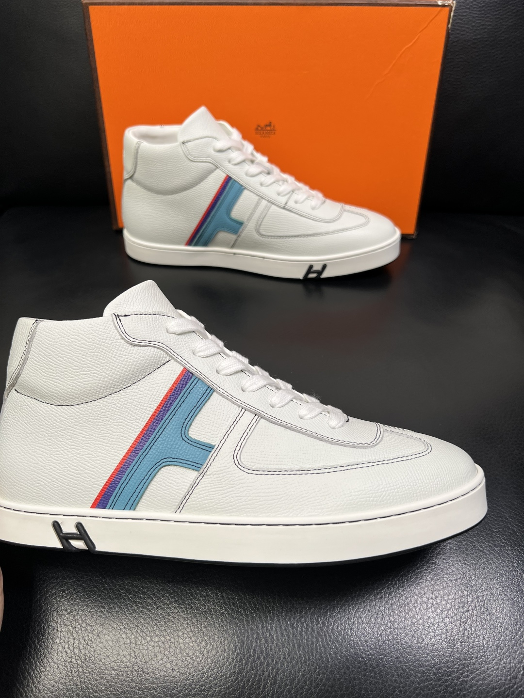 Hermes 高品质 顶级代购 爱马仕 专柜同步发售原厂配置，意大利进口原版牛皮面料，高品质拼接工艺，全