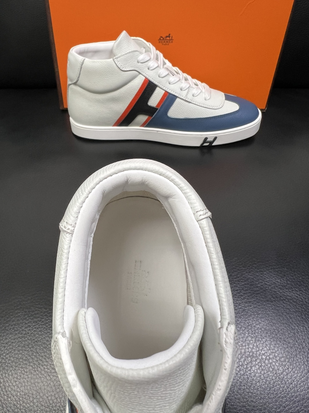 Hermes 高品质 顶级代购 爱马仕 专柜同步发售原厂配置，意大利进口原版牛皮面料，高品质拼接工艺，全
