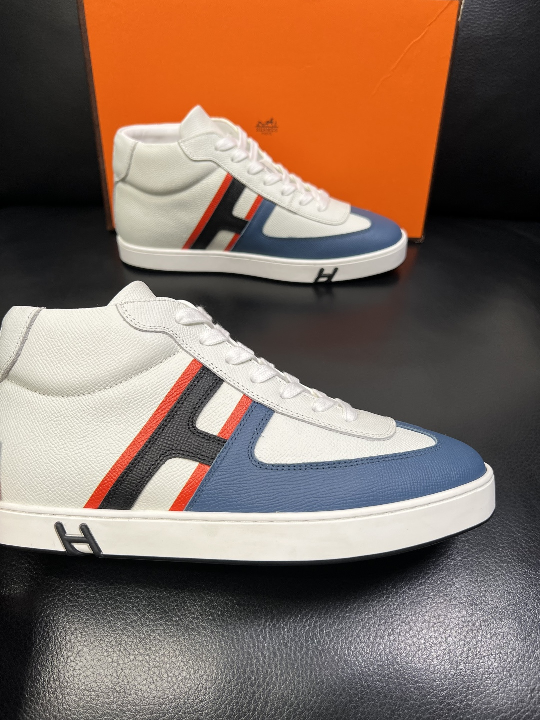 Hermes 高品质 顶级代购 爱马仕 专柜同步发售原厂配置，意大利进口原版牛皮面料，高品质拼接工艺，全