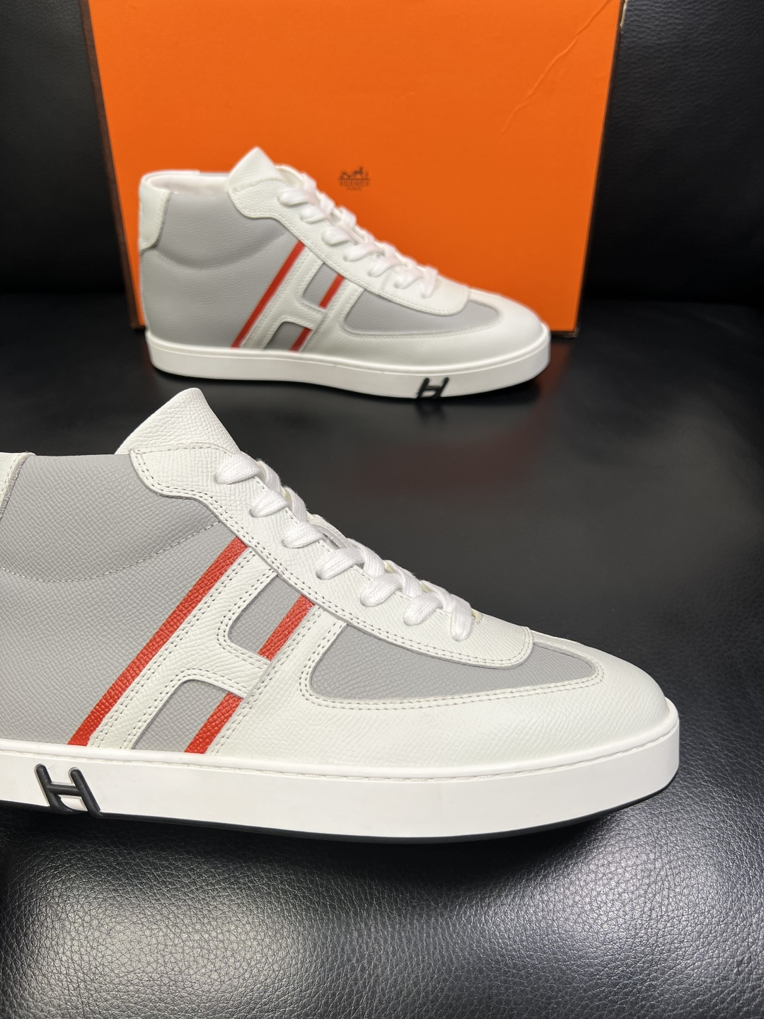 Hermes 高品质 顶级代购 爱马仕 专柜同步发售原厂配置，意大利进口原版牛皮面料，高品质拼接工艺，全