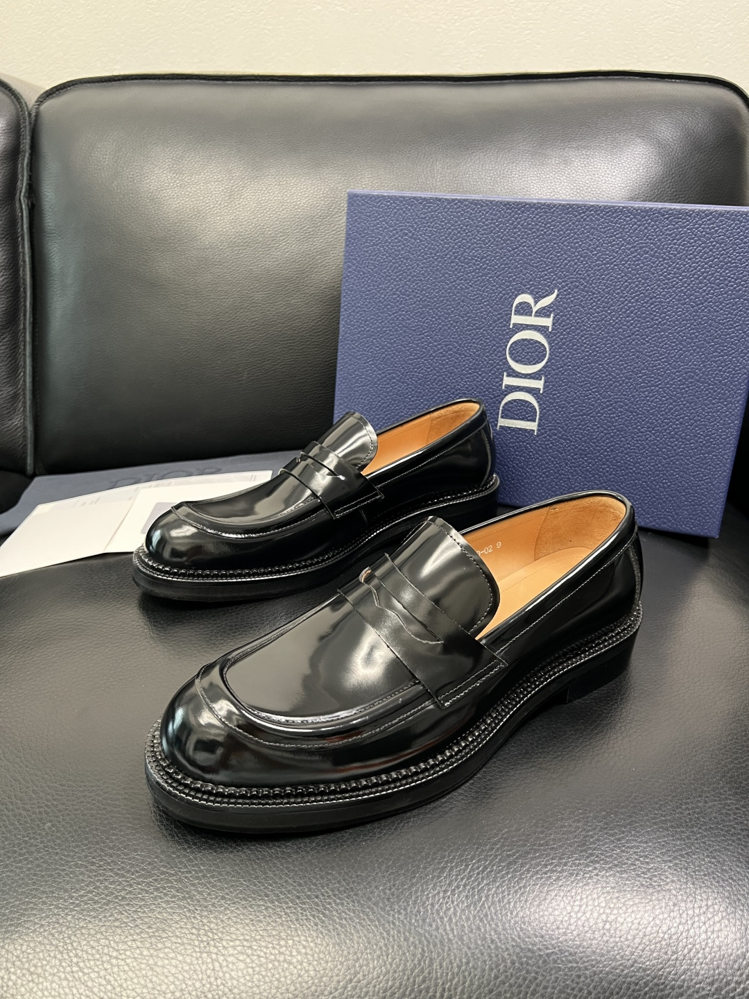 Dior 顶级代购 迪奥 皮鞋专柜同步原厂配置，意大利进口牛皮，全进口水染牛皮里垫，鞋底：原厂特供原版底