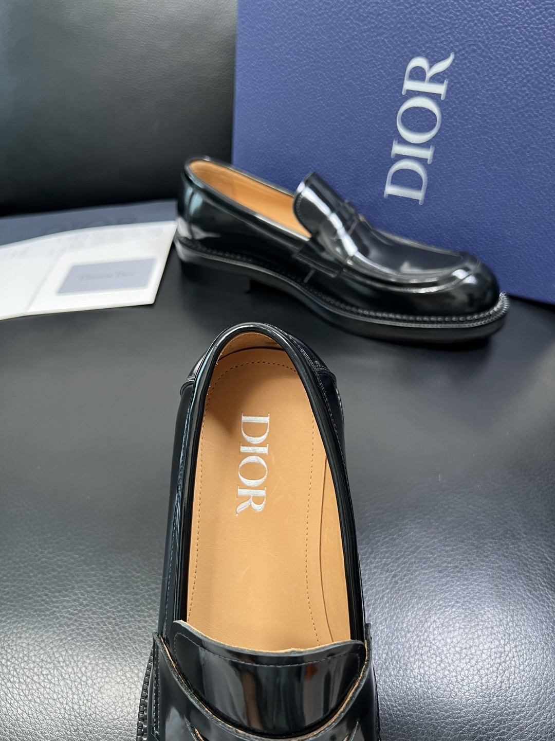 Dior 顶级代购 迪奥 皮鞋专柜同步原厂配置，意大利进口牛皮，全进口水染牛皮里垫，鞋底：原厂特供原版底