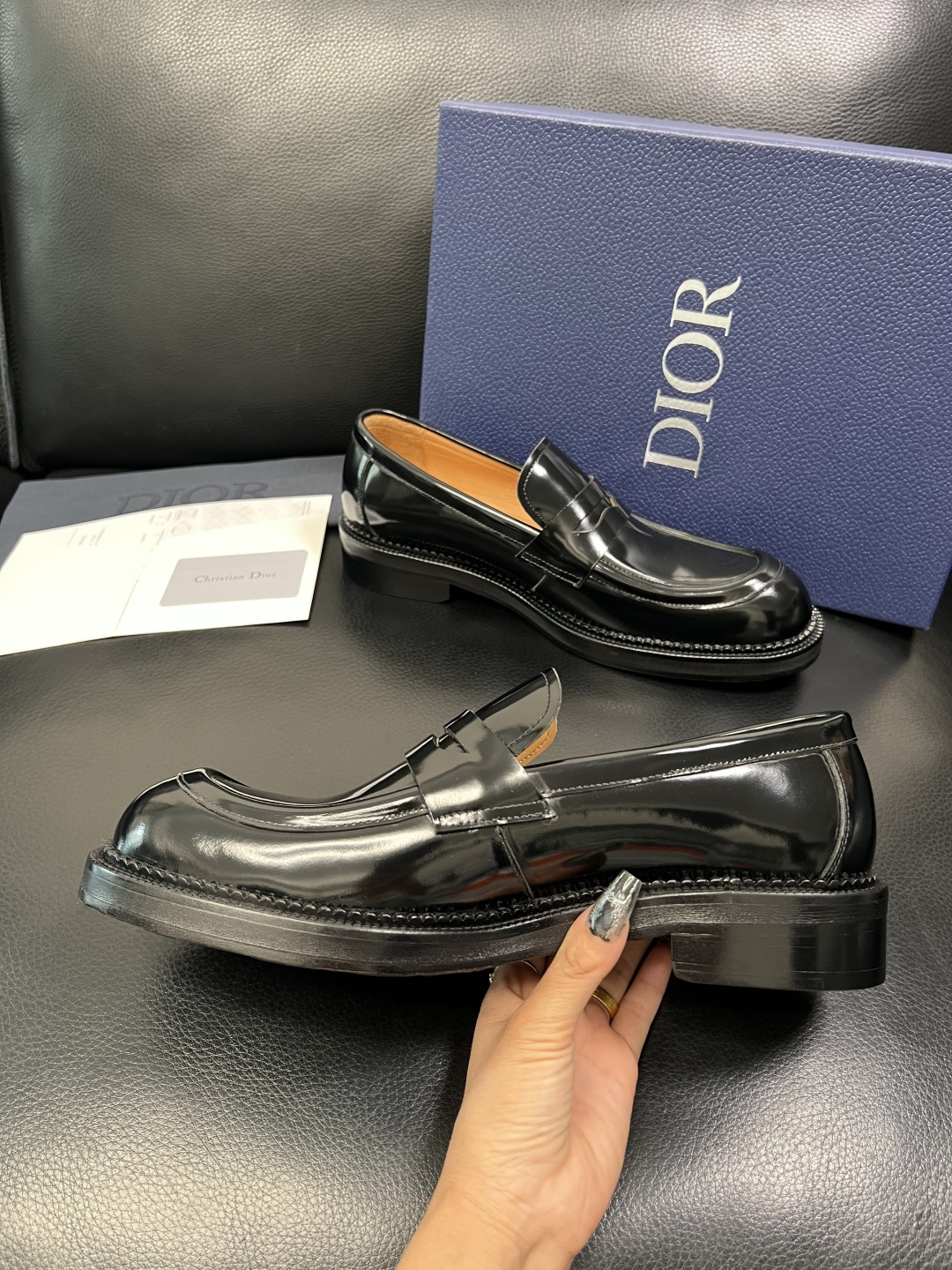 Dior 顶级代购 迪奥 皮鞋专柜同步原厂配置，意大利进口牛皮，全进口水染牛皮里垫，鞋底：原厂特供原版底