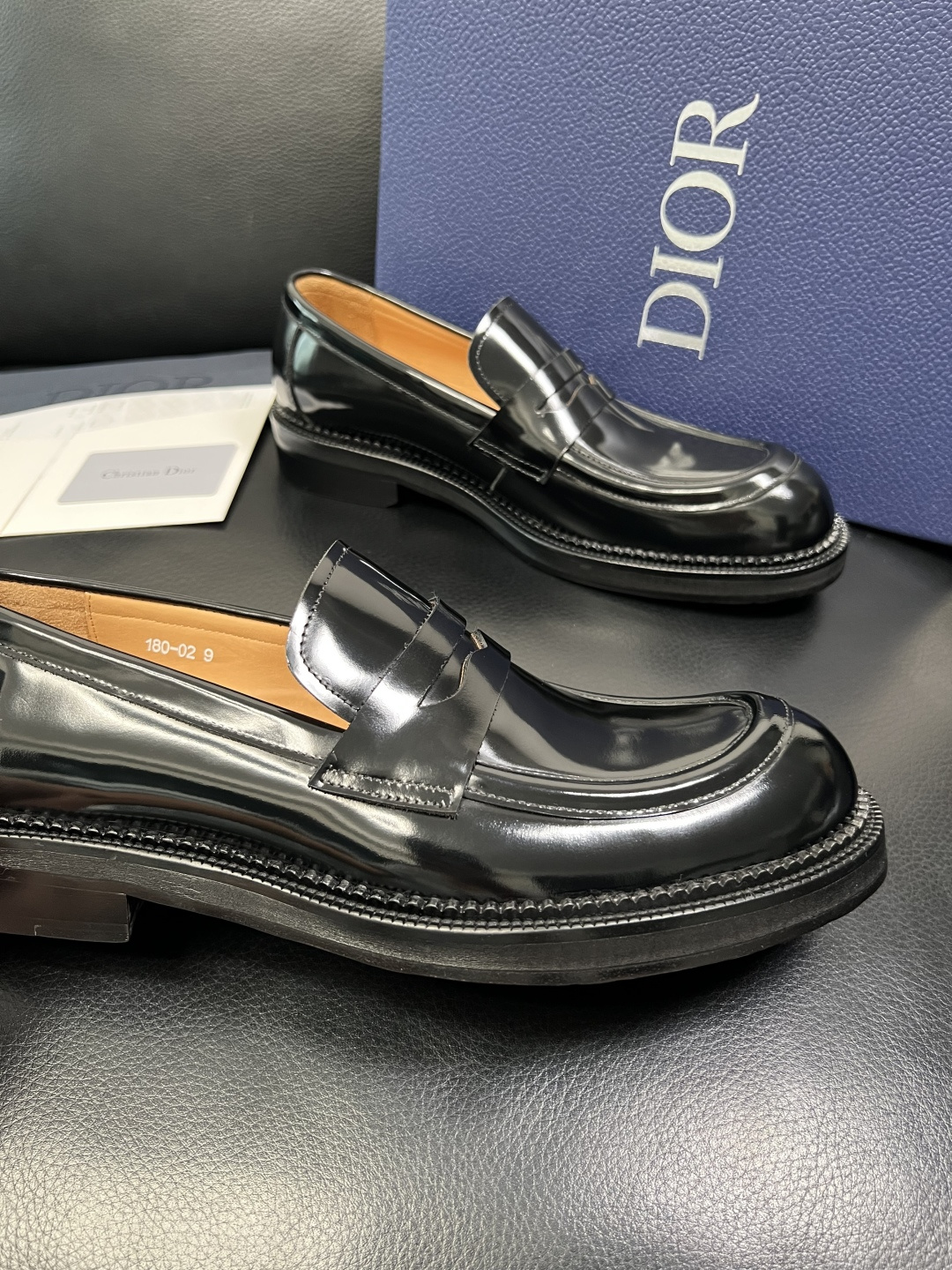 Dior 顶级代购 迪奥 皮鞋专柜同步原厂配置，意大利进口牛皮，全进口水染牛皮里垫，鞋底：原厂特供原版底