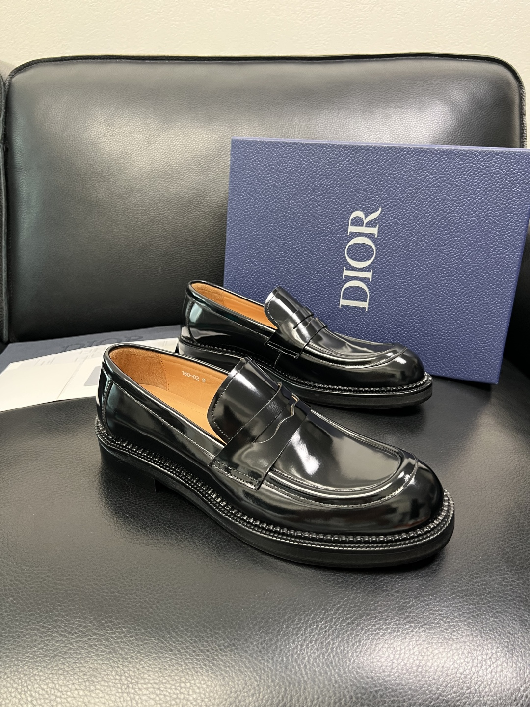 Dior 顶级代购 迪奥 皮鞋专柜同步原厂配置，意大利进口牛皮，全进口水染牛皮里垫，鞋底：原厂特供原版底