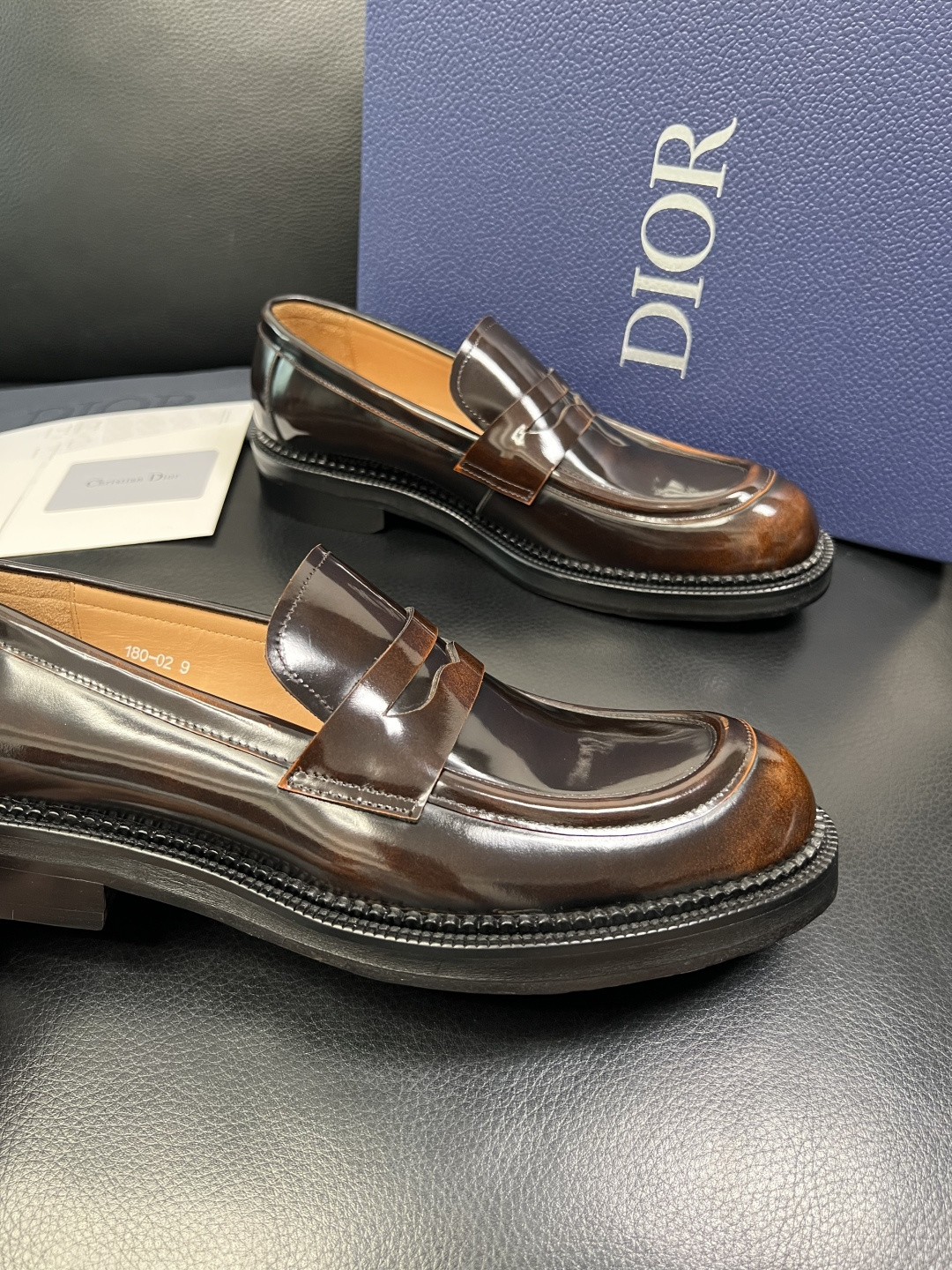 Dior 顶级代购 迪奥 皮鞋专柜同步原厂配置，意大利进口牛皮，全进口水染牛皮里垫，鞋底：原厂特供原版底