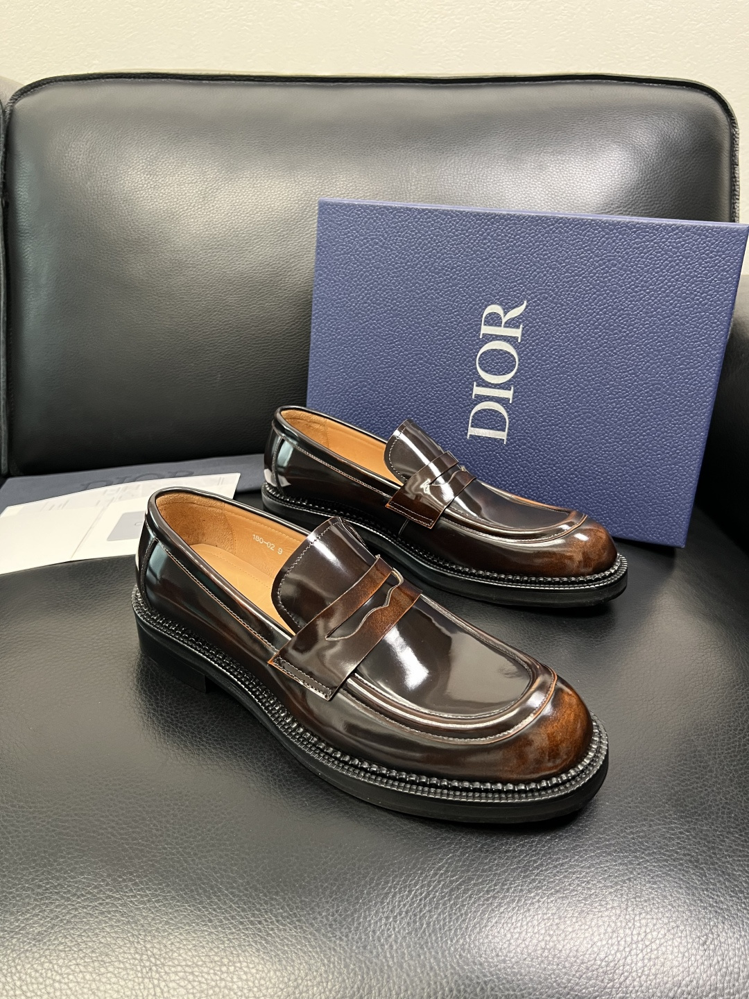 Dior 顶级代购 迪奥 皮鞋专柜同步原厂配置，意大利进口牛皮，全进口水染牛皮里垫，鞋底：原厂特供原版底