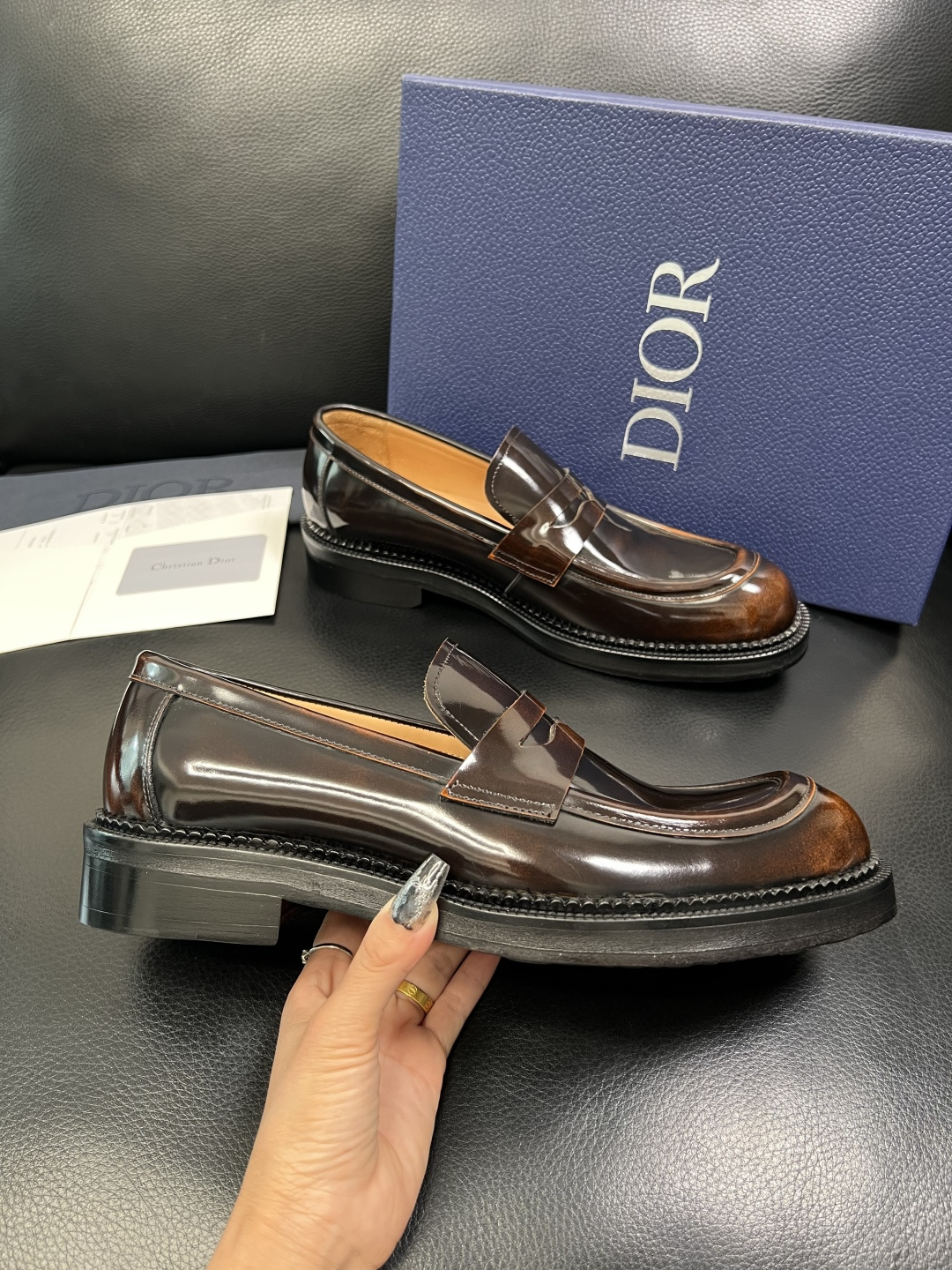 Dior 顶级代购 迪奥 皮鞋专柜同步原厂配置，意大利进口牛皮，全进口水染牛皮里垫，鞋底：原厂特供原版底