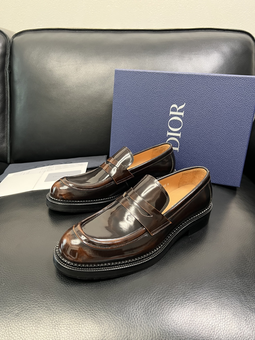 Dior 顶级代购 迪奥 皮鞋专柜同步原厂配置，意大利进口牛皮，全进口水染牛皮里垫，鞋底：原厂特供原版底