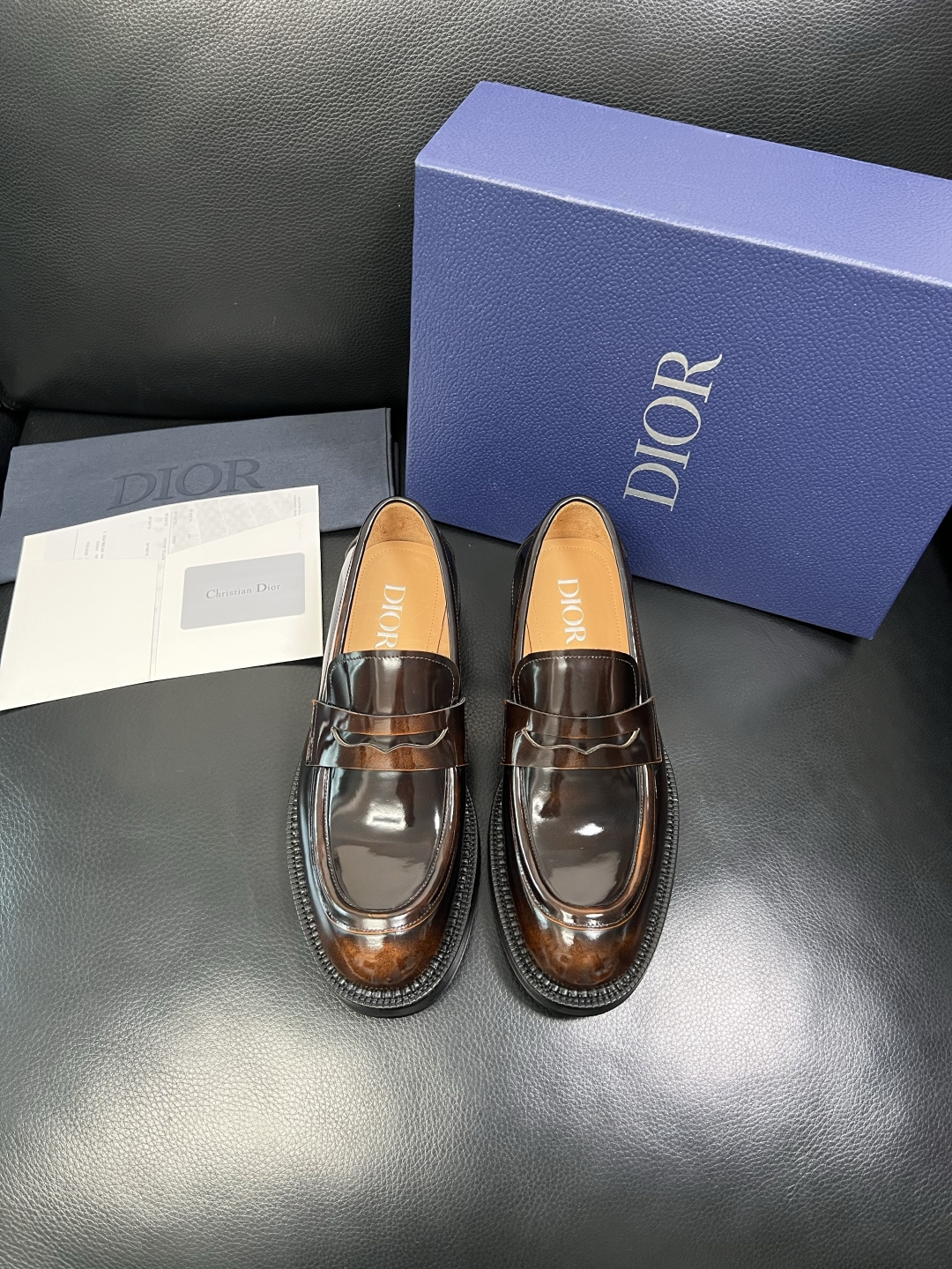 Dior 顶级代购 迪奥 皮鞋专柜同步原厂配置，意大利进口牛皮，全进口水染牛皮里垫，鞋底：原厂特供原版底