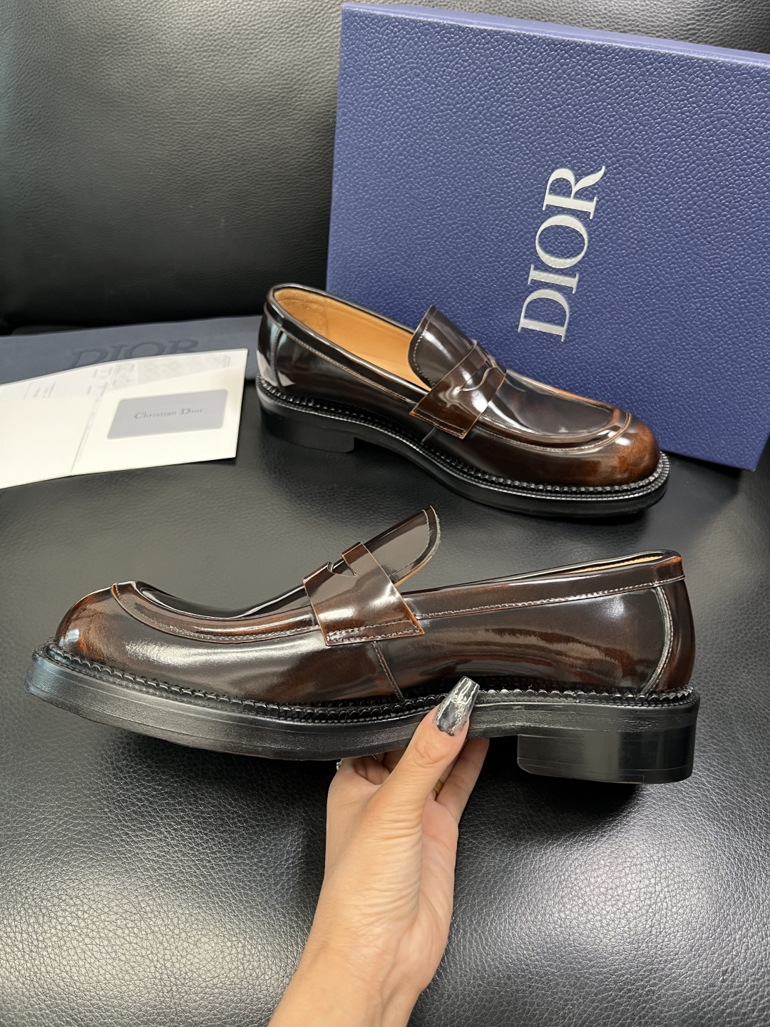 Dior 顶级代购 迪奥 皮鞋专柜同步原厂配置，意大利进口牛皮，全进口水染牛皮里垫，鞋底：原厂特供原版底