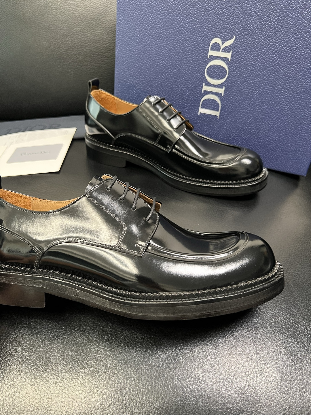 Dior 顶级代购 迪奥 皮鞋专柜同步原厂配置，意大利进口牛皮，全进口水染牛皮里垫，鞋底：原厂特供原版底