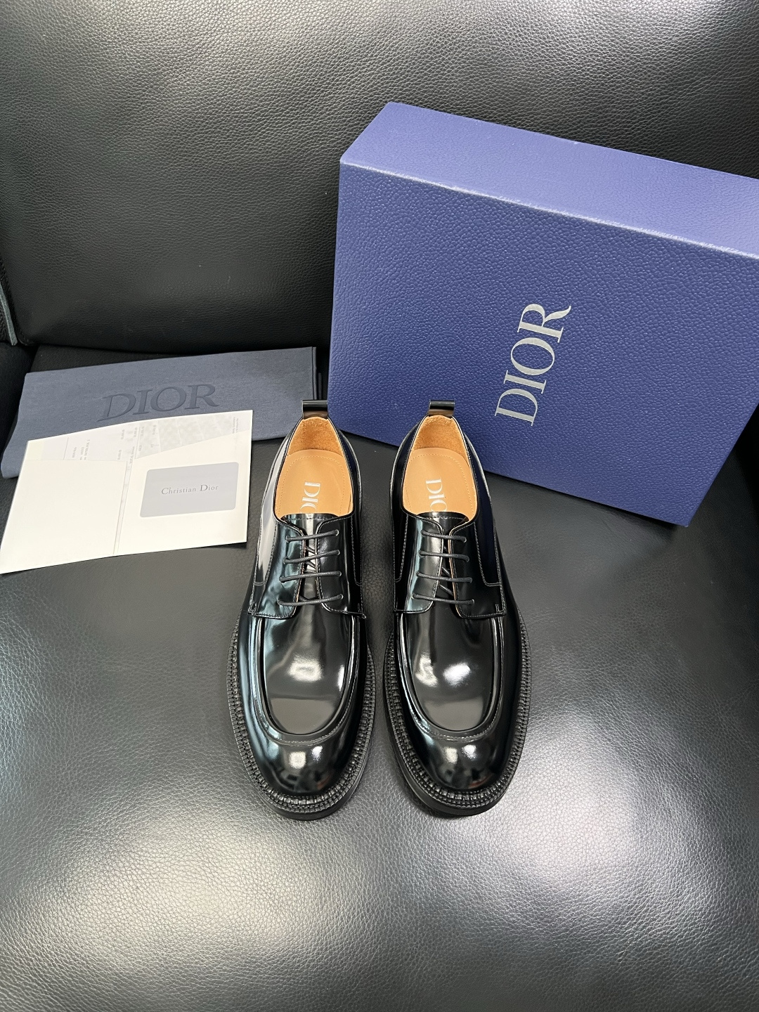 Dior 顶级代购 迪奥 皮鞋专柜同步原厂配置，意大利进口牛皮，全进口水染牛皮里垫，鞋底：原厂特供原版底