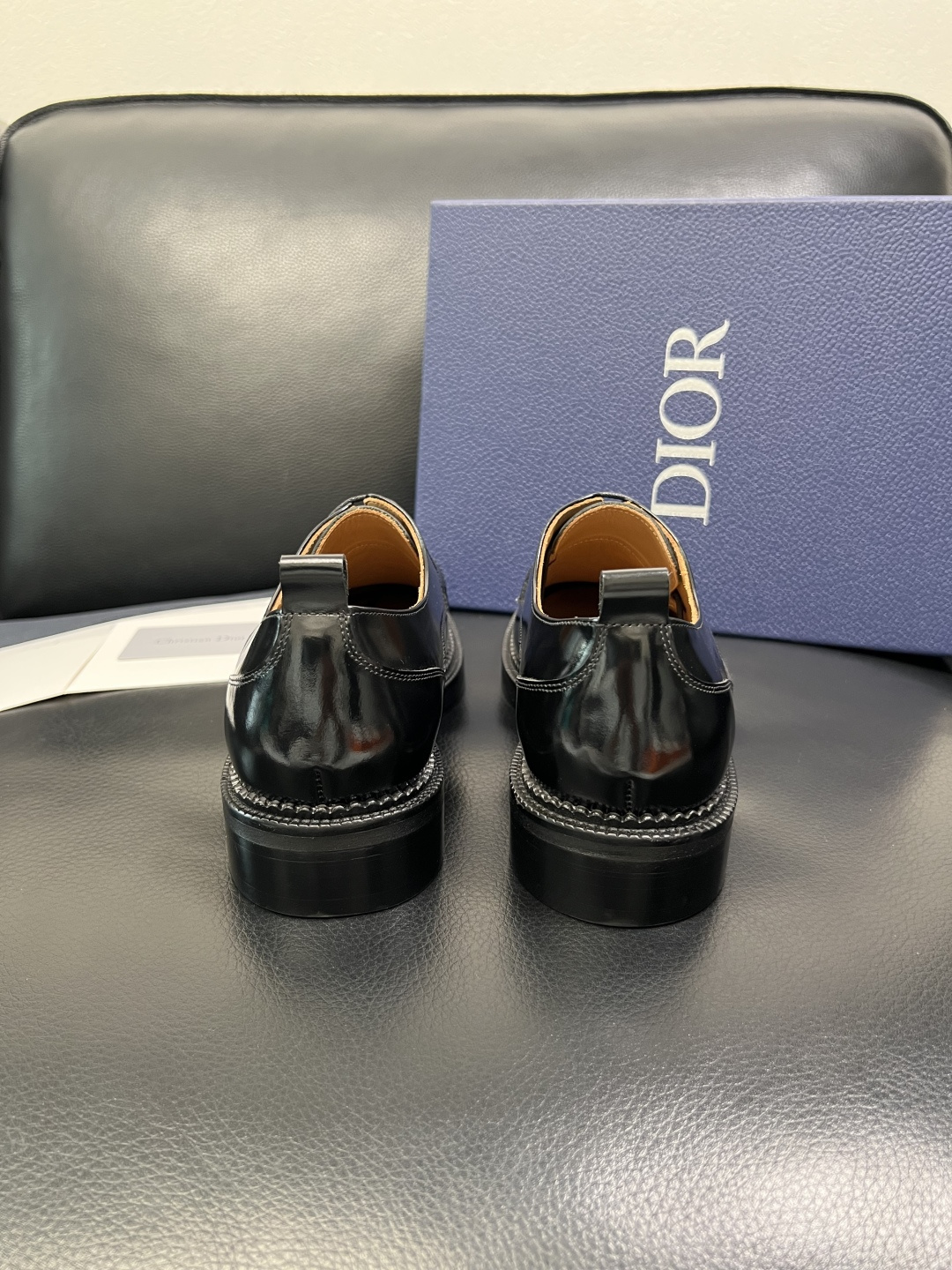 Dior 顶级代购 迪奥 皮鞋专柜同步原厂配置，意大利进口牛皮，全进口水染牛皮里垫，鞋底：原厂特供原版底