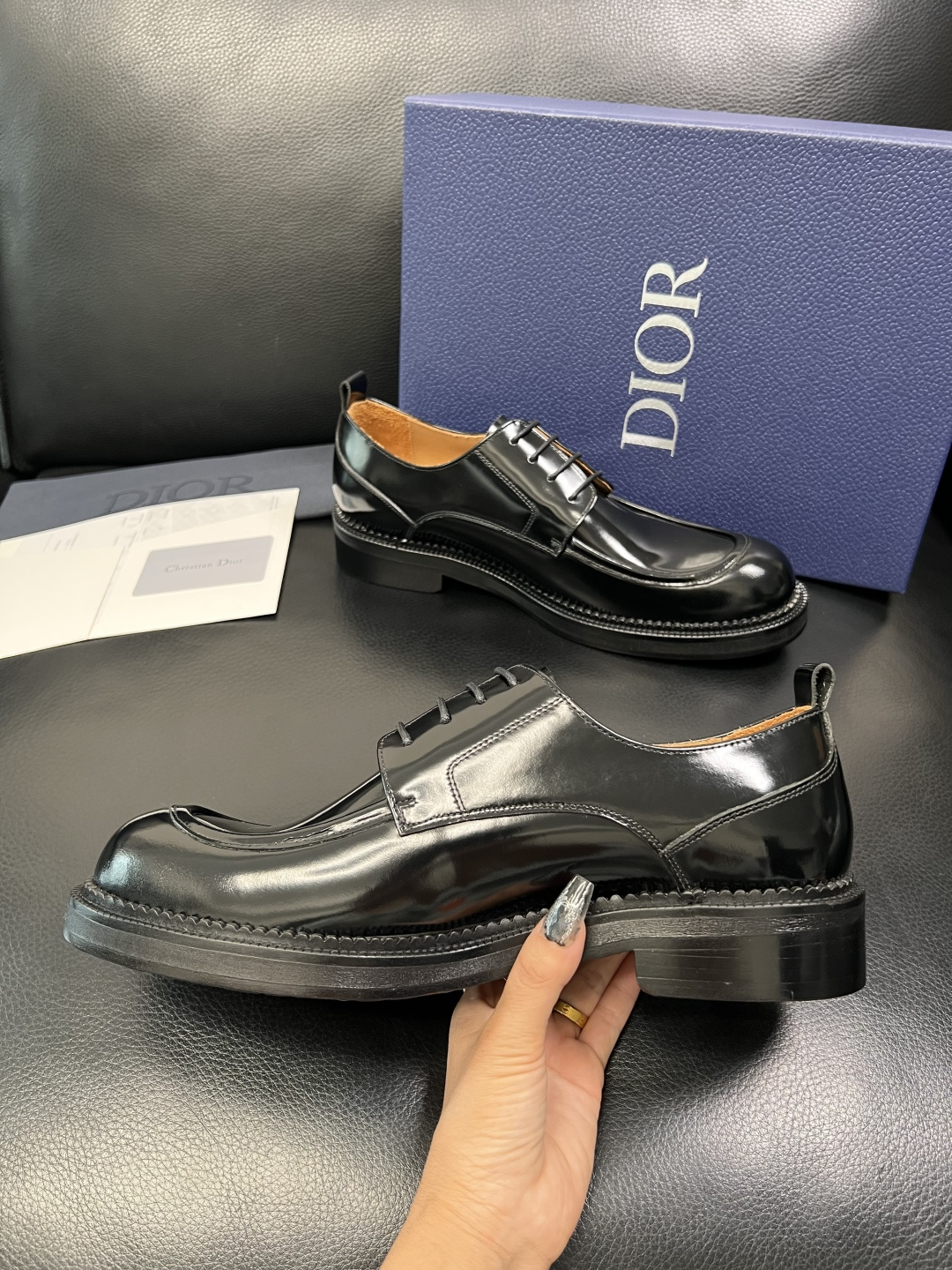 Dior 顶级代购 迪奥 皮鞋专柜同步原厂配置，意大利进口牛皮，全进口水染牛皮里垫，鞋底：原厂特供原版底