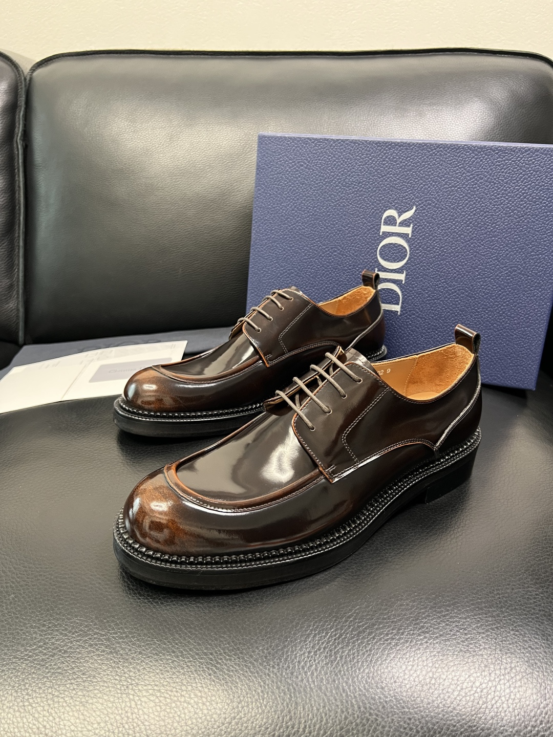 Dior 顶级代购 迪奥 皮鞋专柜同步原厂配置，意大利进口牛皮，全进口水染牛皮里垫，鞋底：原厂特供原版底