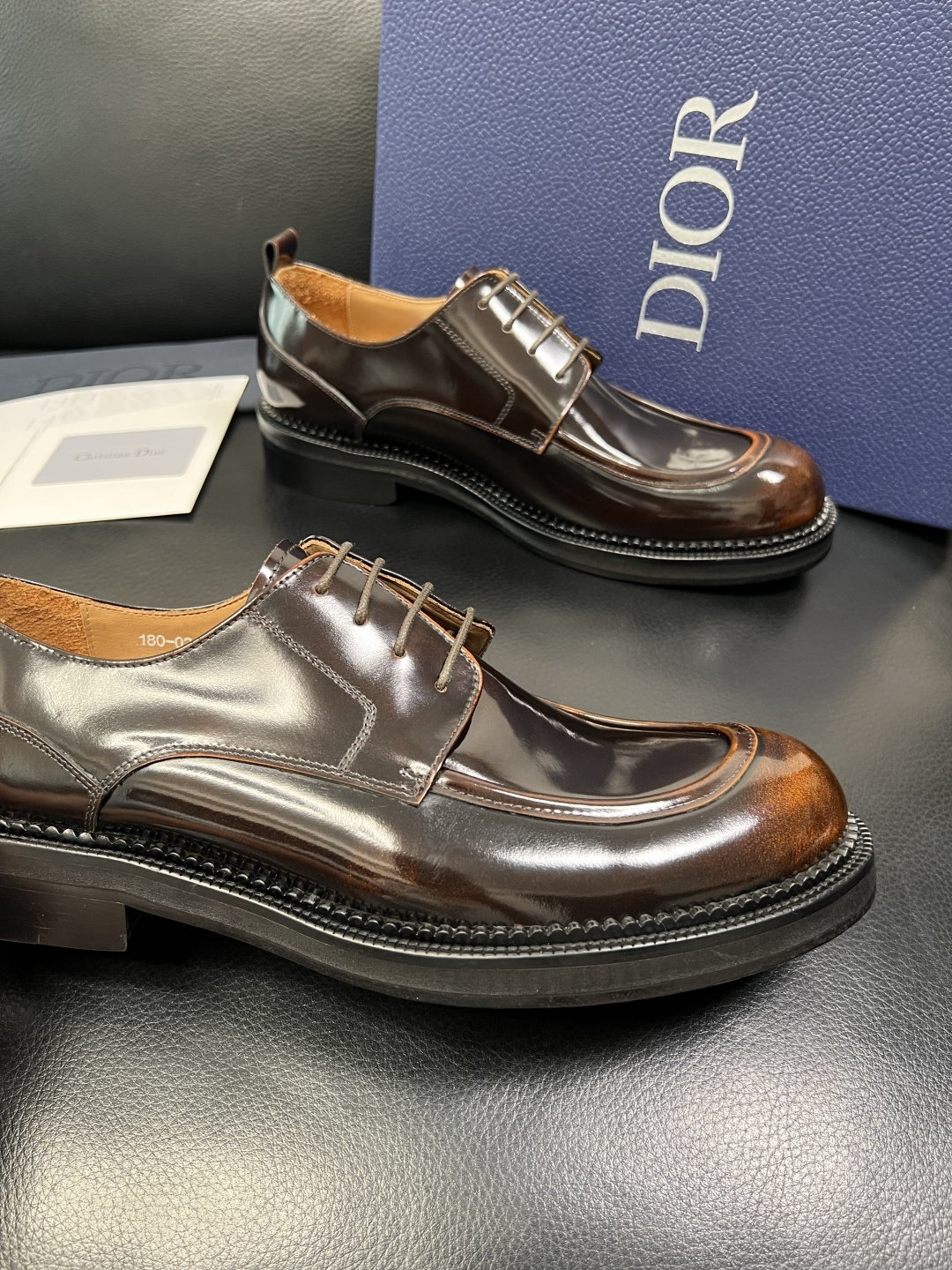 Dior 顶级代购 迪奥 皮鞋专柜同步原厂配置，意大利进口牛皮，全进口水染牛皮里垫，鞋底：原厂特供原版底