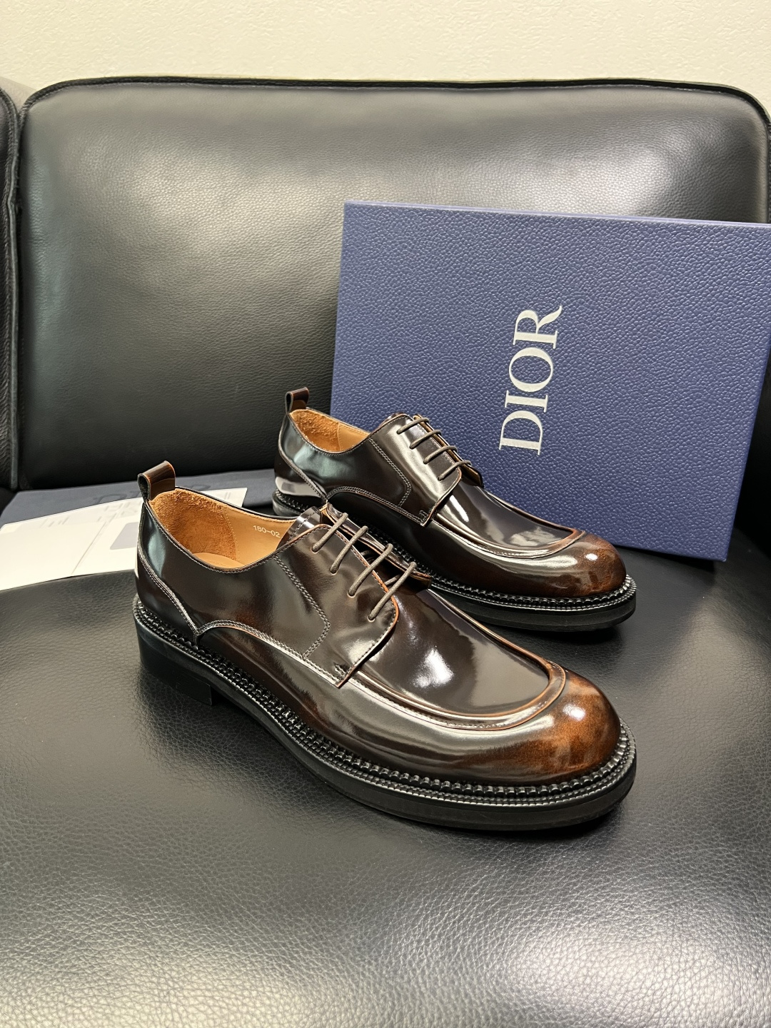 Dior 顶级代购 迪奥 皮鞋专柜同步原厂配置，意大利进口牛皮，全进口水染牛皮里垫，鞋底：原厂特供原版底