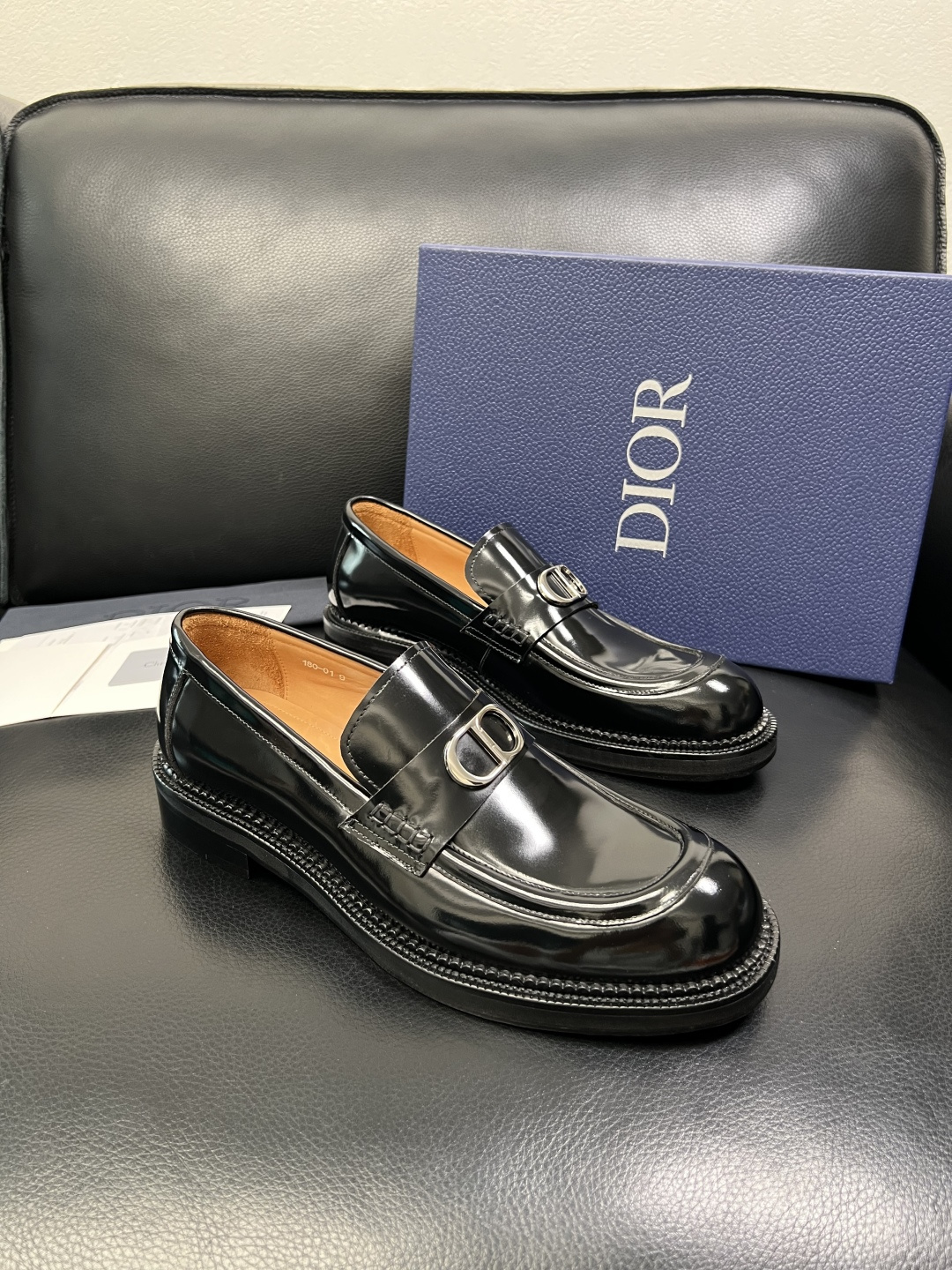 Dior 顶级代购 迪奥 皮鞋专柜同步原厂配置，意大利进口牛皮，全进口水染牛皮里垫，鞋底：原厂特供原版底