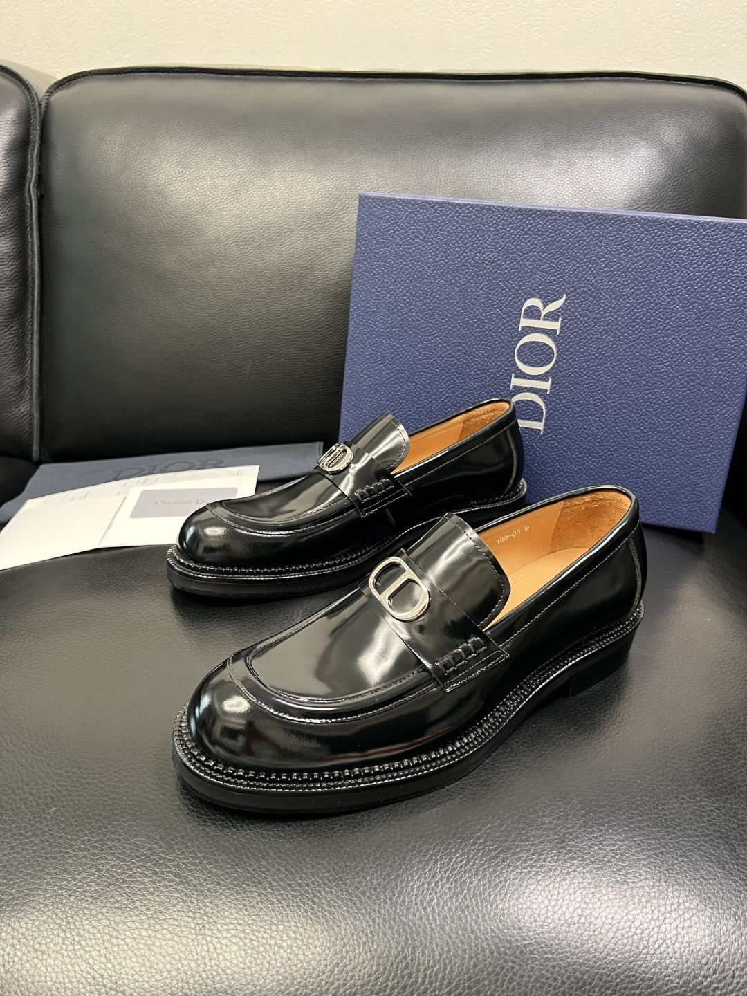 Dior 顶级代购 迪奥 皮鞋专柜同步原厂配置，意大利进口牛皮，全进口水染牛皮里垫，鞋底：原厂特供原版底
