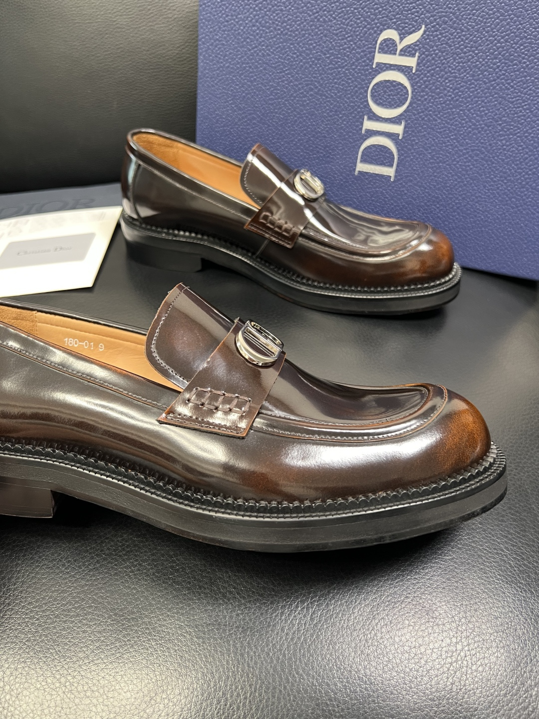 Dior 顶级代购 迪奥 皮鞋专柜同步原厂配置，意大利进口牛皮，全进口水染牛皮里垫，鞋底：原厂特供原版底