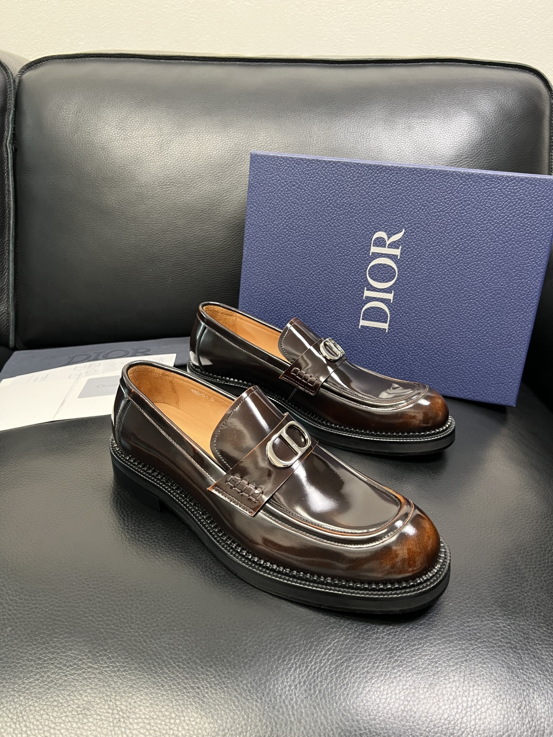 Dior 顶级代购 迪奥 皮鞋专柜同步原厂配置，意大利进口牛皮，全进口水染牛皮里垫，鞋底：原厂特供原版底
