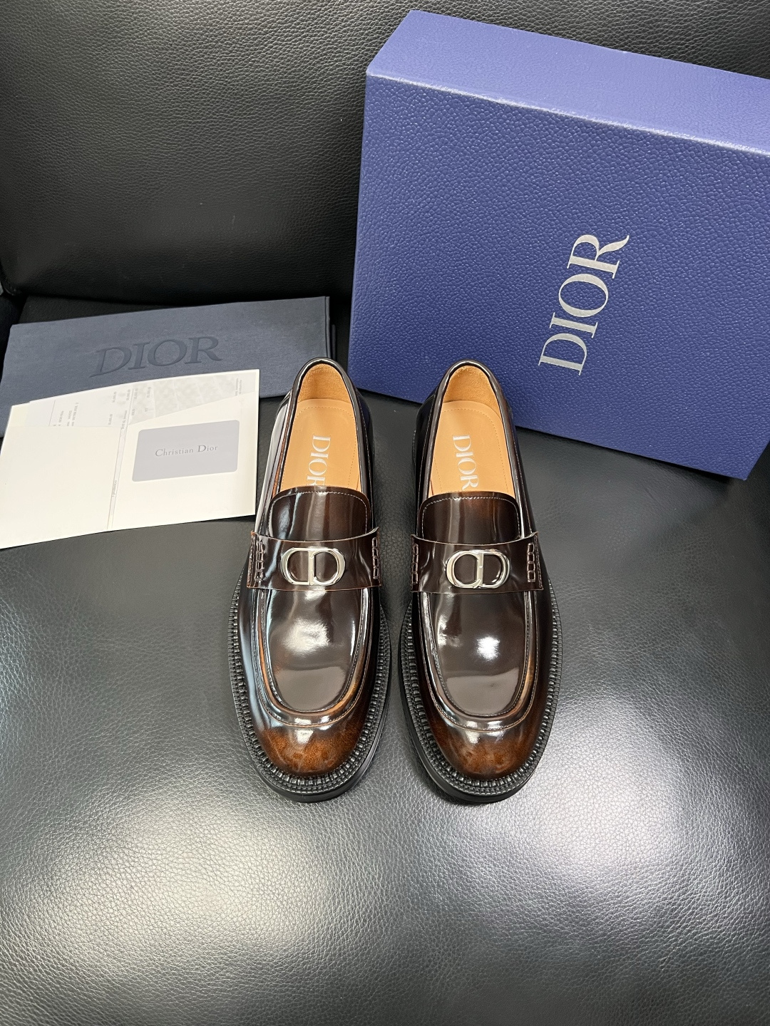 Dior 顶级代购 迪奥 皮鞋专柜同步原厂配置，意大利进口牛皮，全进口水染牛皮里垫，鞋底：原厂特供原版底
