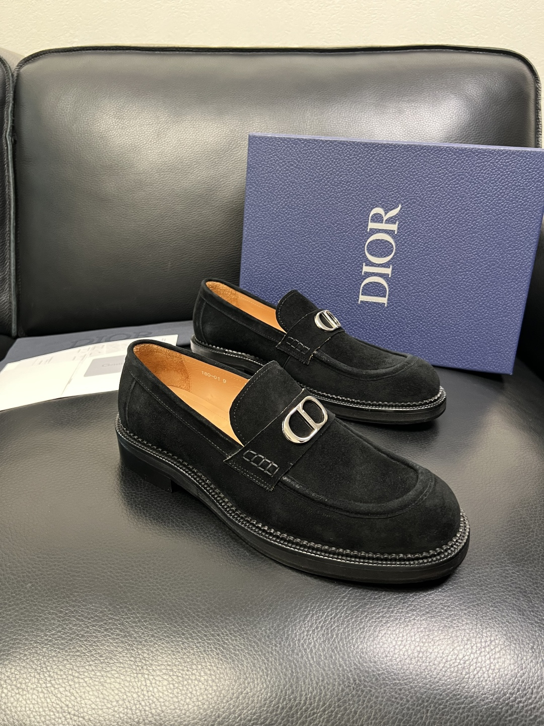 Dior 顶级代购 迪奥 皮鞋专柜同步原厂配置，意大利进口牛皮，全进口水染牛皮里垫，鞋底：原厂特供原版底