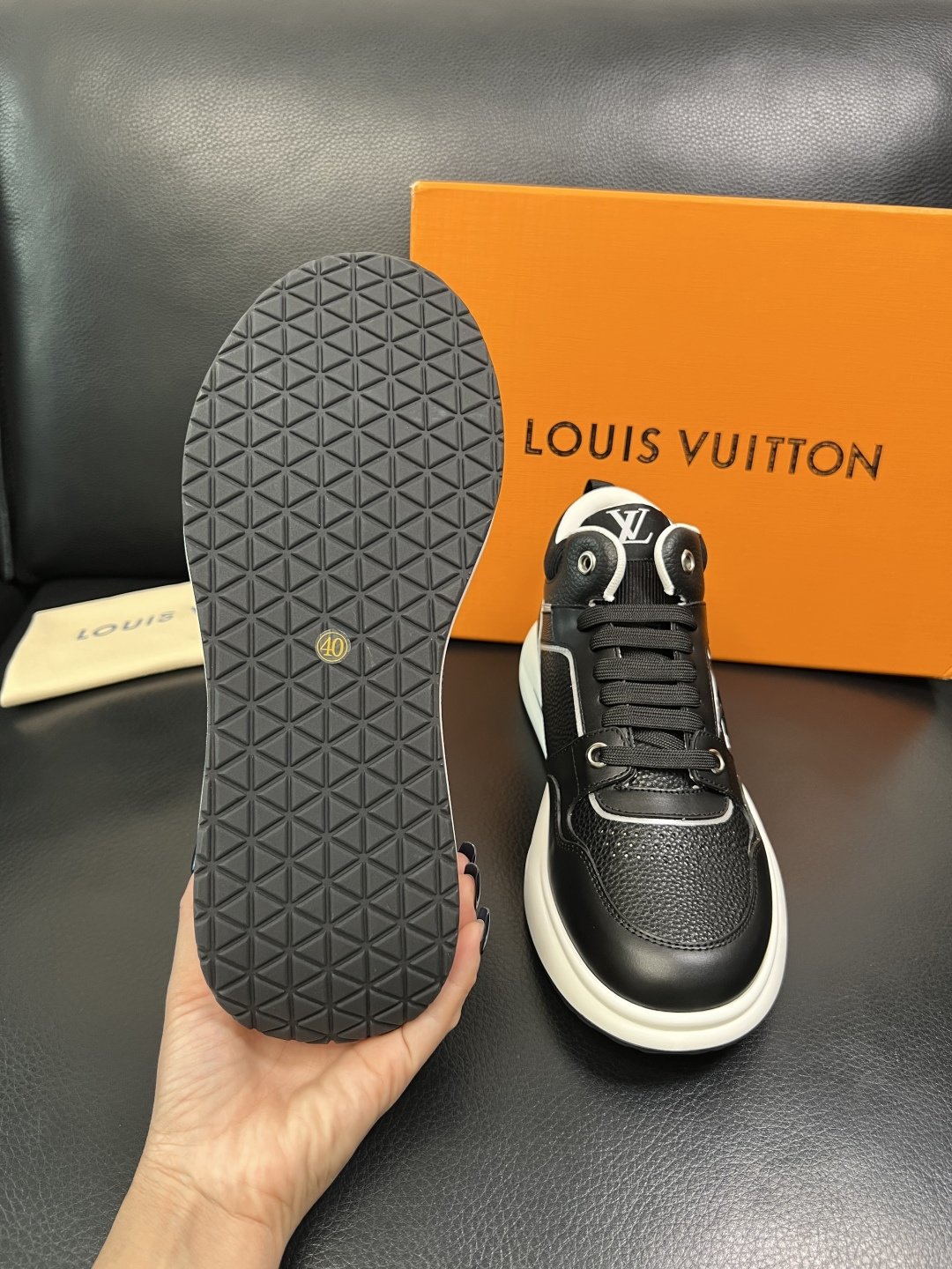 Lv 高品质 顶级工艺品 路易威登，运动板鞋专柜同步，鞋面意大利进口，高品质拼接缤纷色彩复杂工艺品，进口