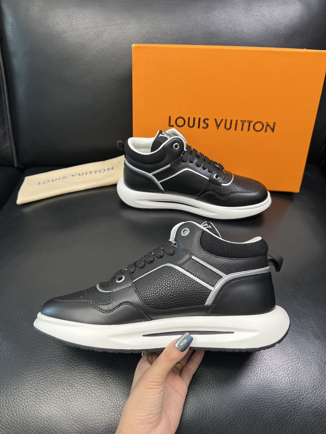 Lv 高品质 顶级工艺品 路易威登，运动板鞋专柜同步，鞋面意大利进口，高品质拼接缤纷色彩复杂工艺品，进口