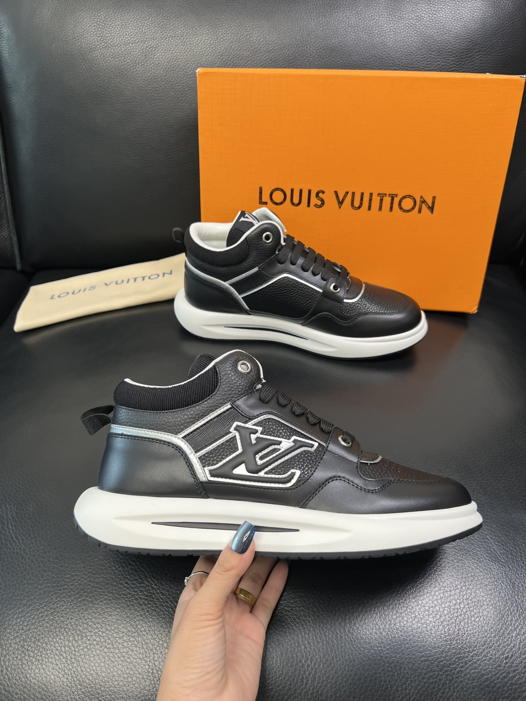 Lv 高品质 顶级工艺品 路易威登，运动板鞋专柜同步，鞋面意大利进口，高品质拼接缤纷色彩复杂工艺品，进口