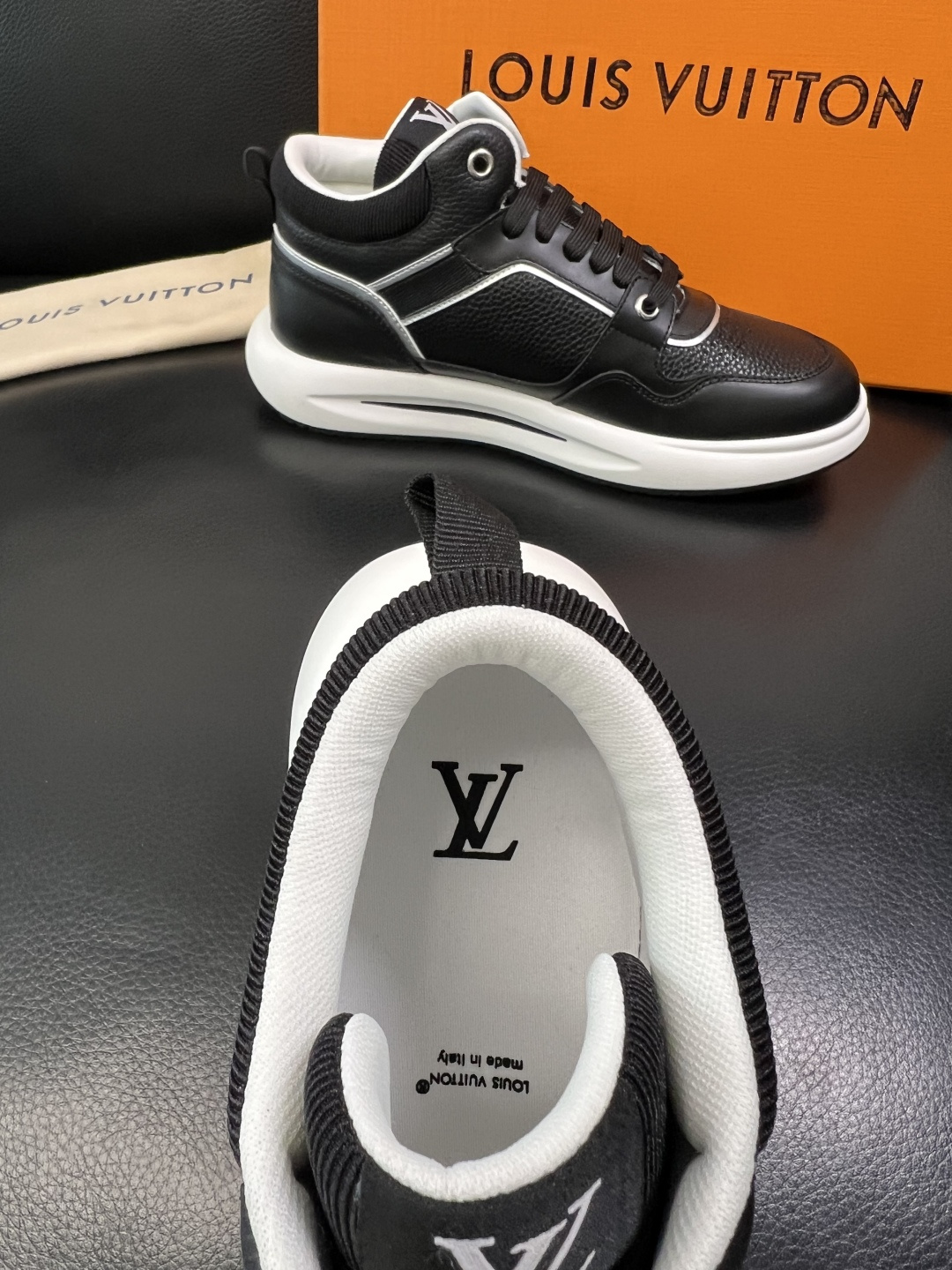 Lv 高品质 顶级工艺品 路易威登，运动板鞋专柜同步，鞋面意大利进口，高品质拼接缤纷色彩复杂工艺品，进口