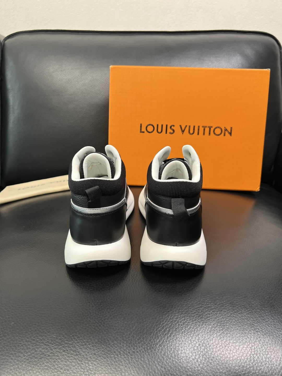 Lv 高品质 顶级工艺品 路易威登，运动板鞋专柜同步，鞋面意大利进口，高品质拼接缤纷色彩复杂工艺品，进口